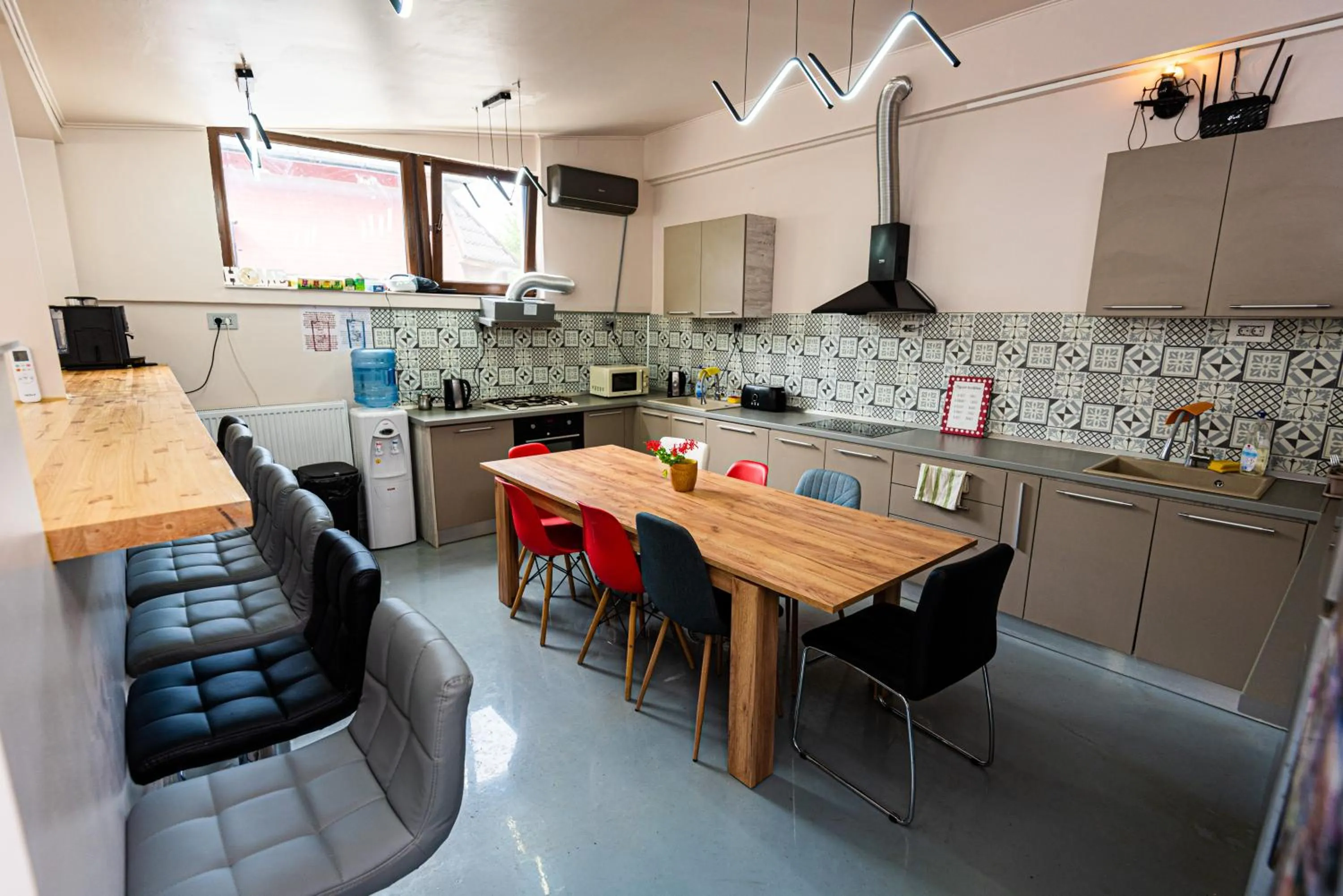 iVAVev IS US ByTheSea EforieSud