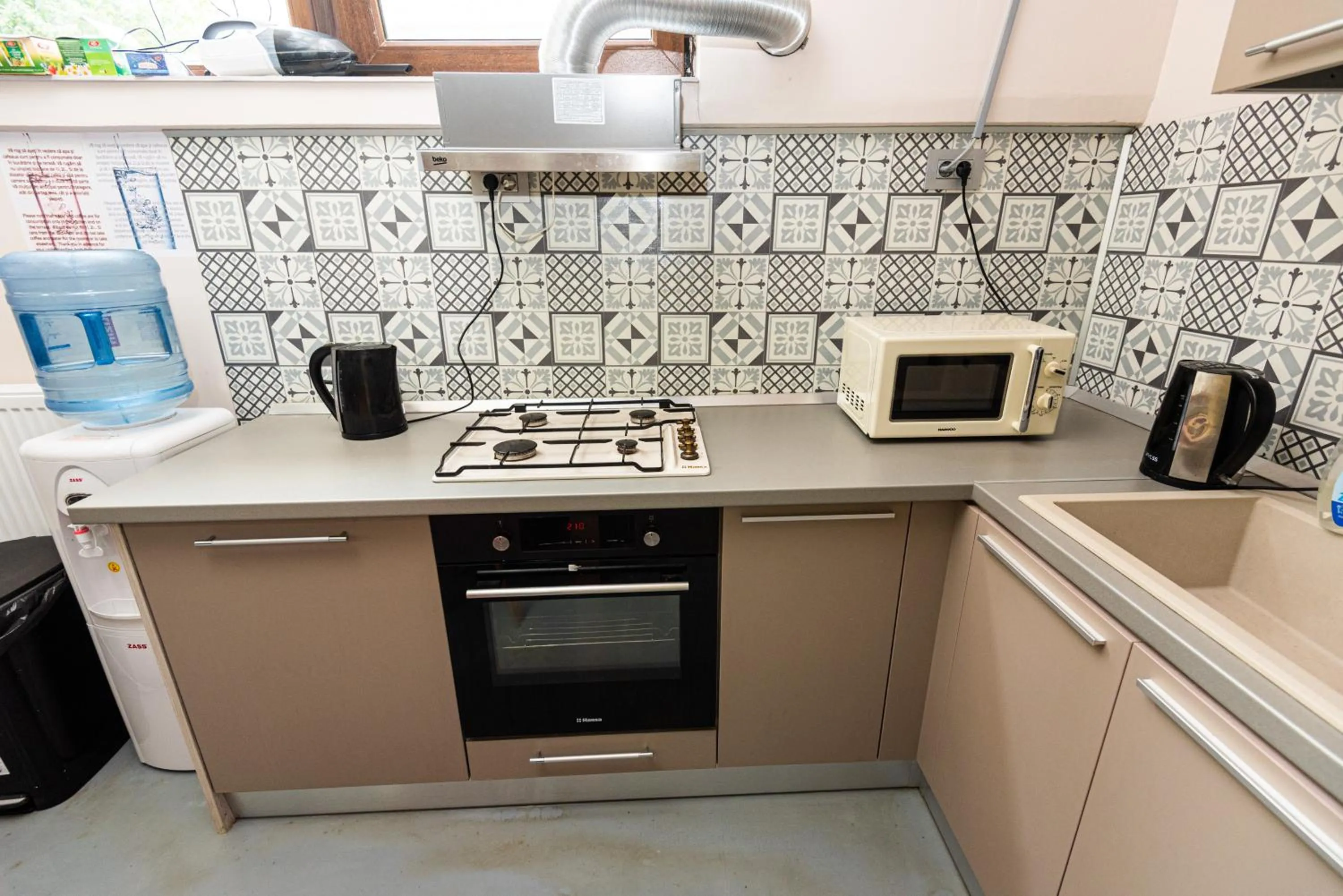 iVAVev IS US ByTheSea EforieSud