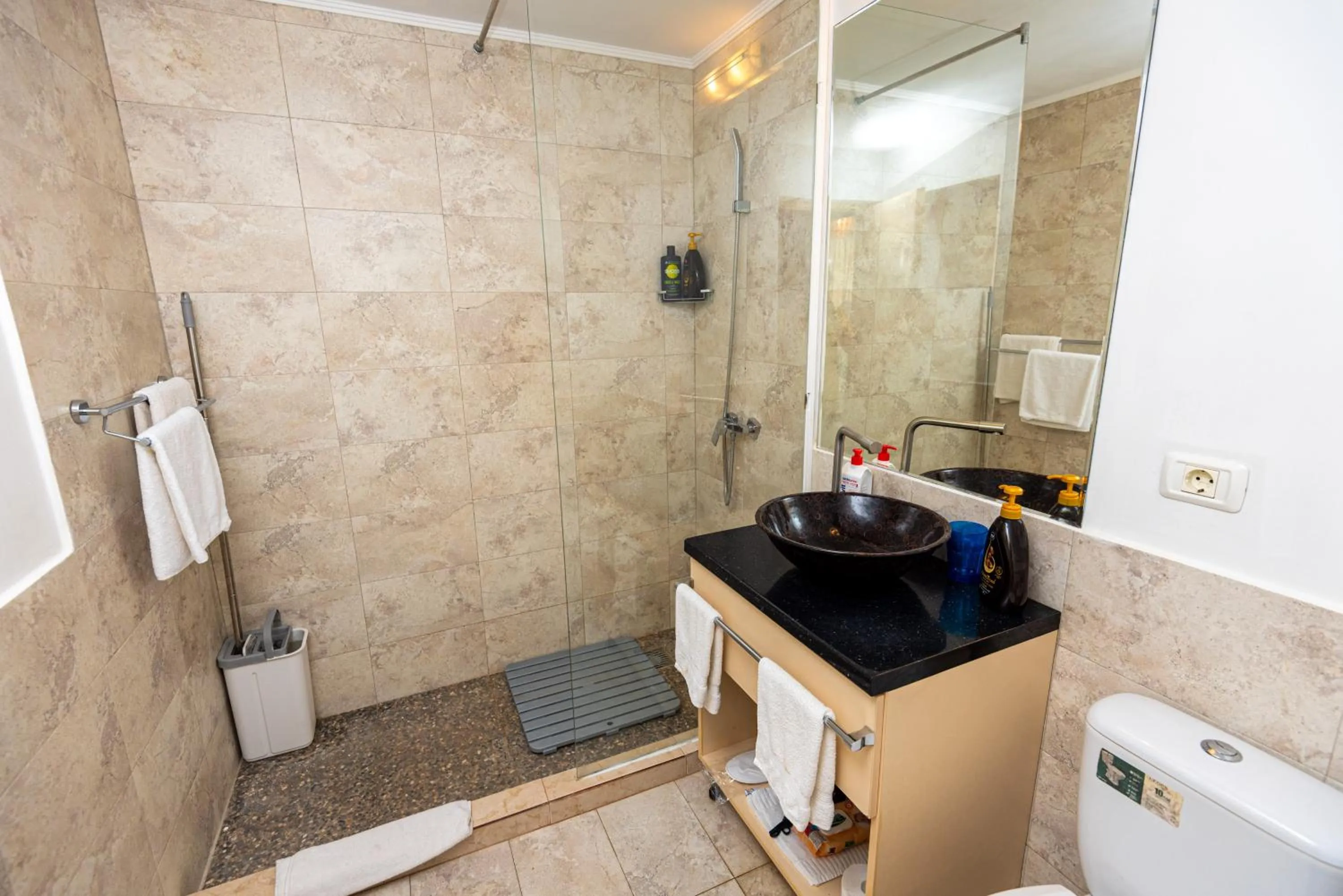 iVAVev IS US ByTheSea EforieSud