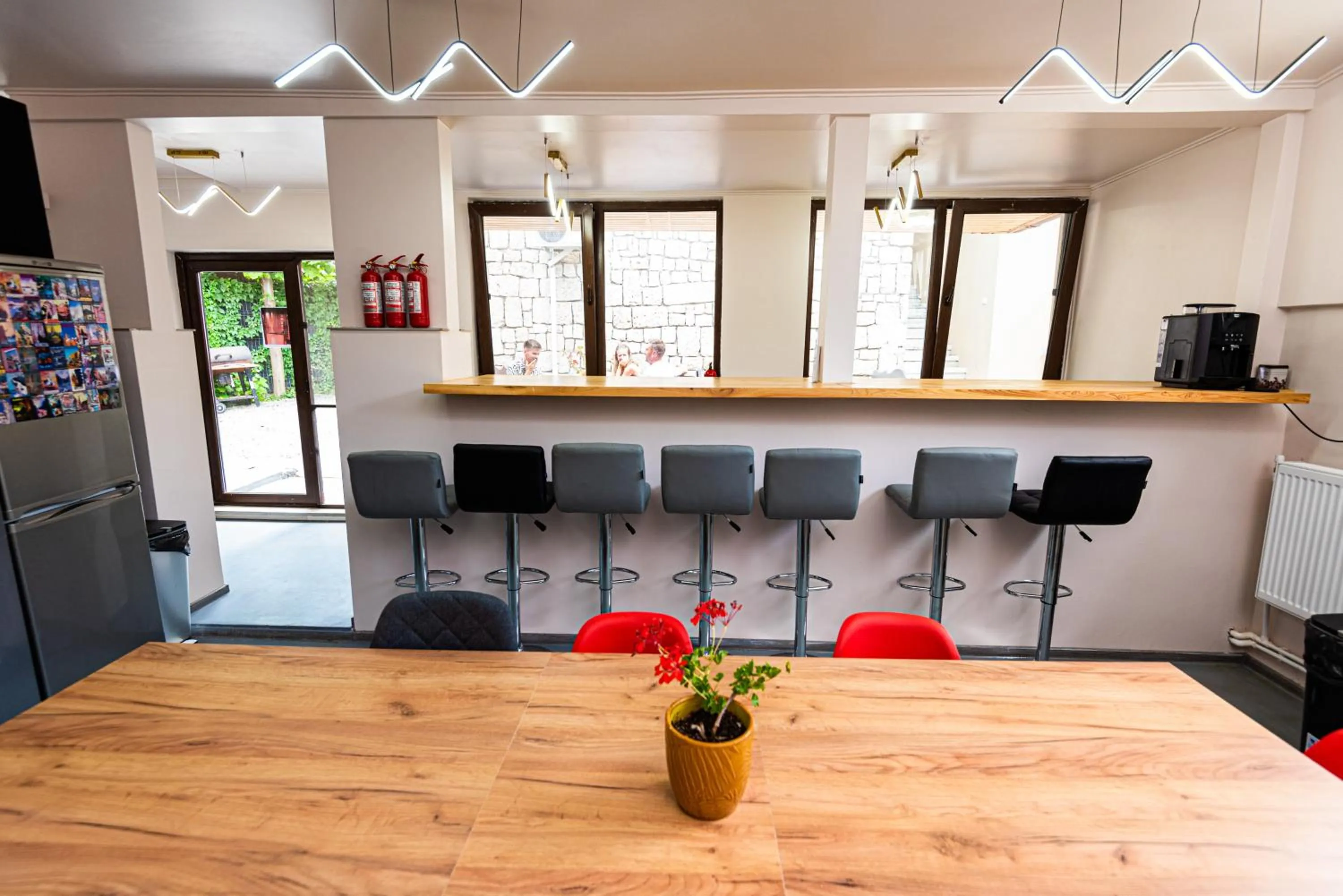 iVAVev IS US ByTheSea EforieSud