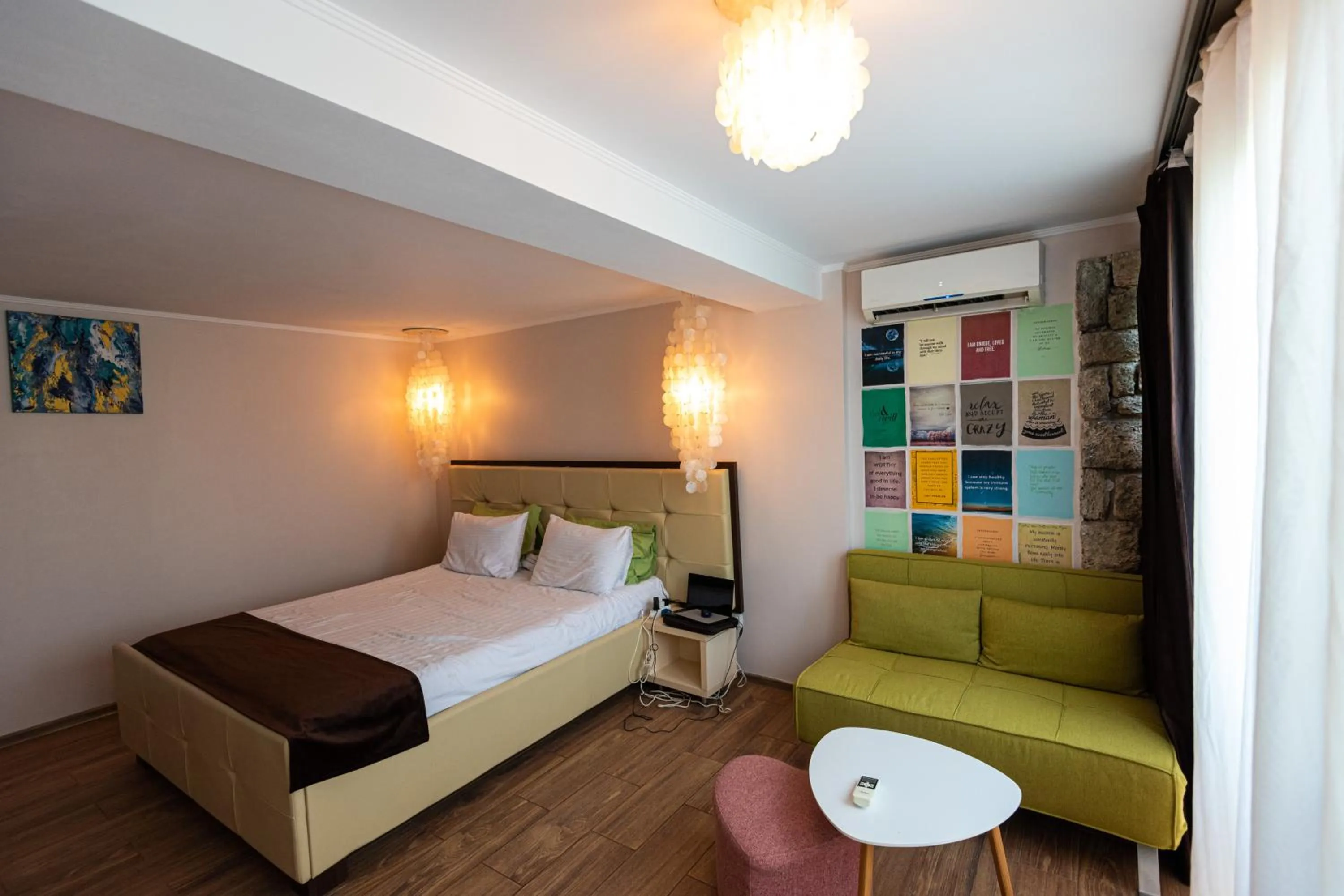 Bed in iVAVev IS US ByTheSea EforieSud