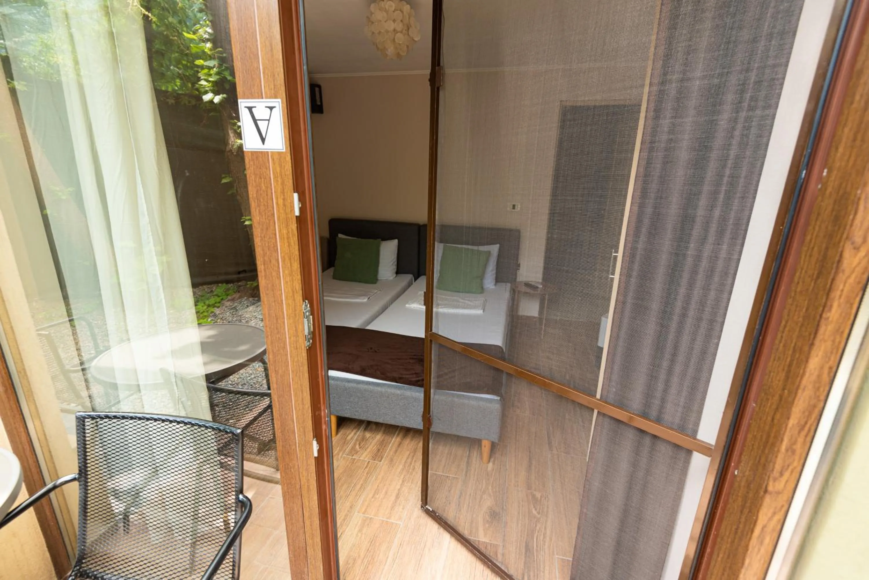 iVAVev IS US ByTheSea EforieSud