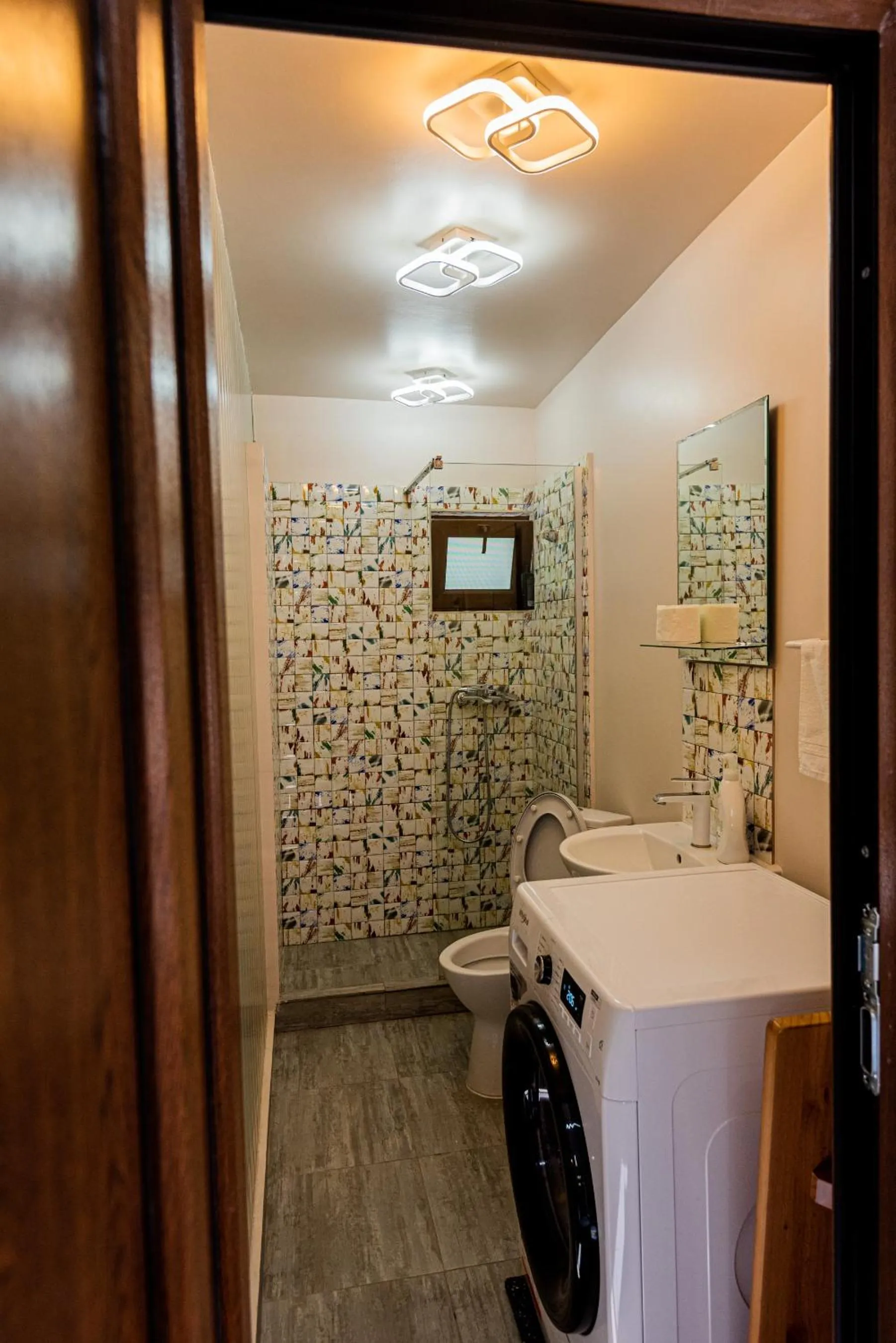 iVAVev IS US ByTheSea EforieSud