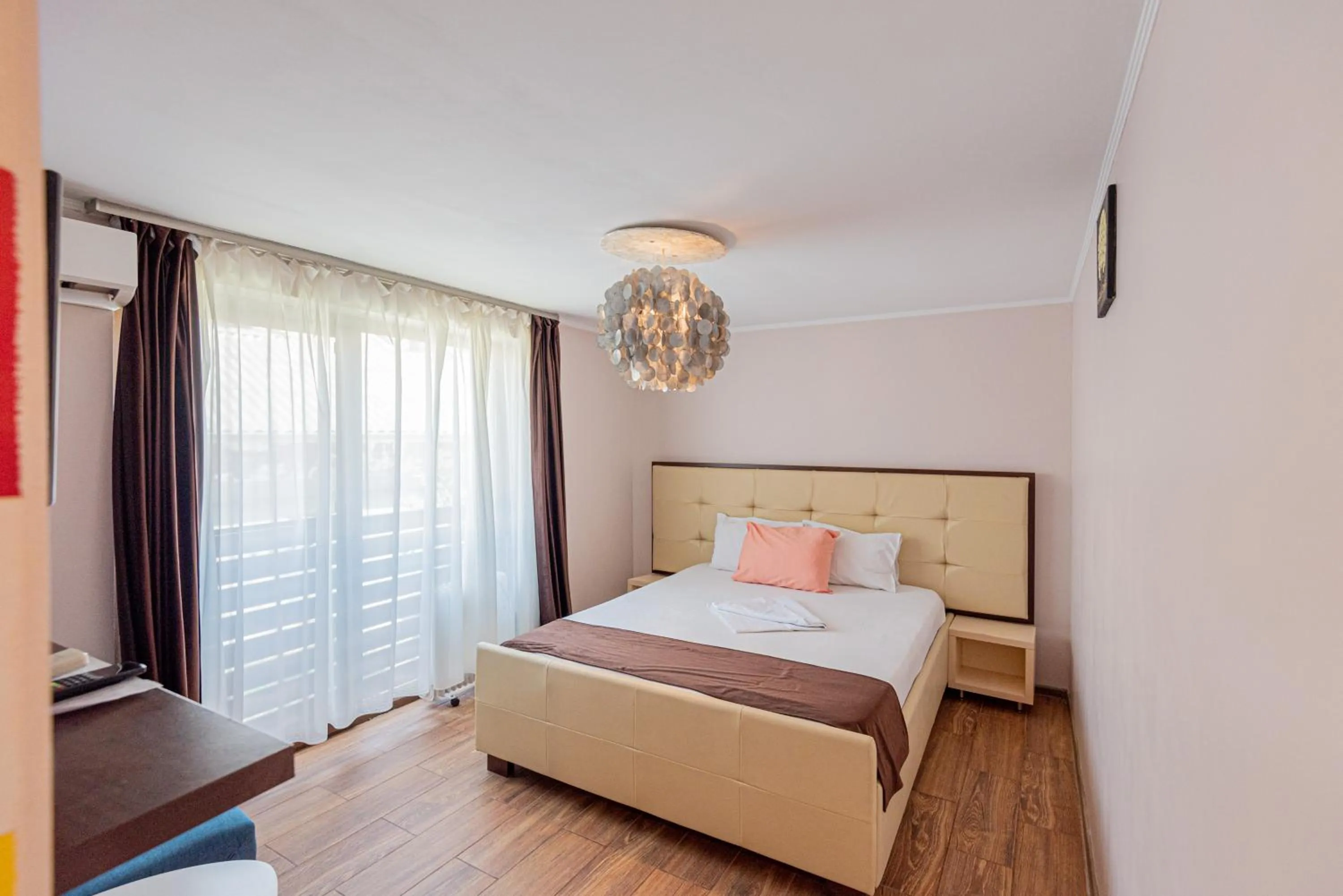 Bed in iVAVev IS US ByTheSea EforieSud