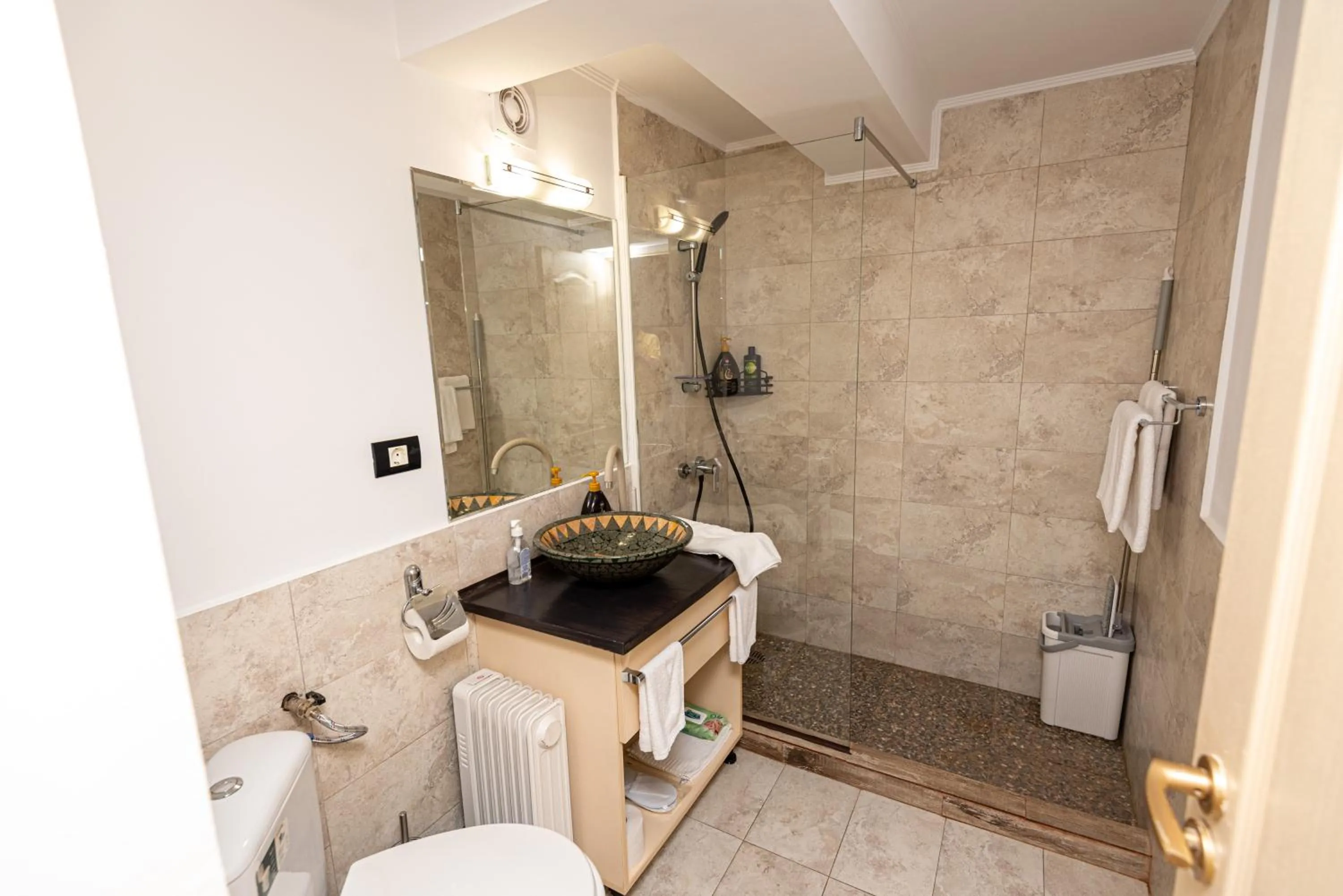 iVAVev IS US ByTheSea EforieSud