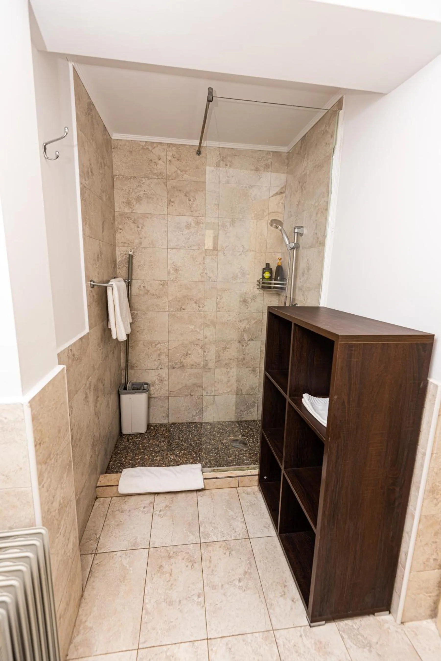 iVAVev IS US ByTheSea EforieSud