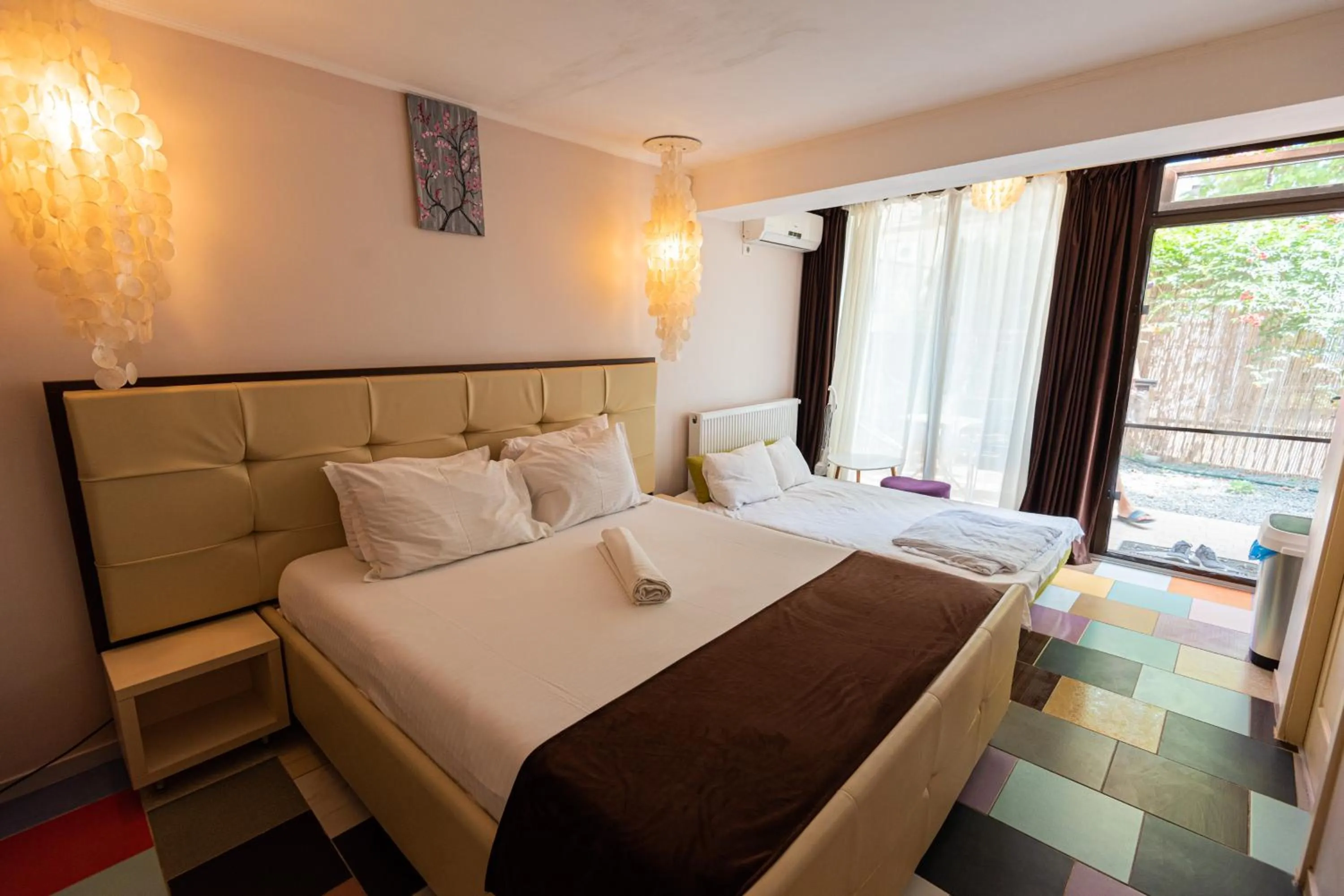 Bed in iVAVev IS US ByTheSea EforieSud