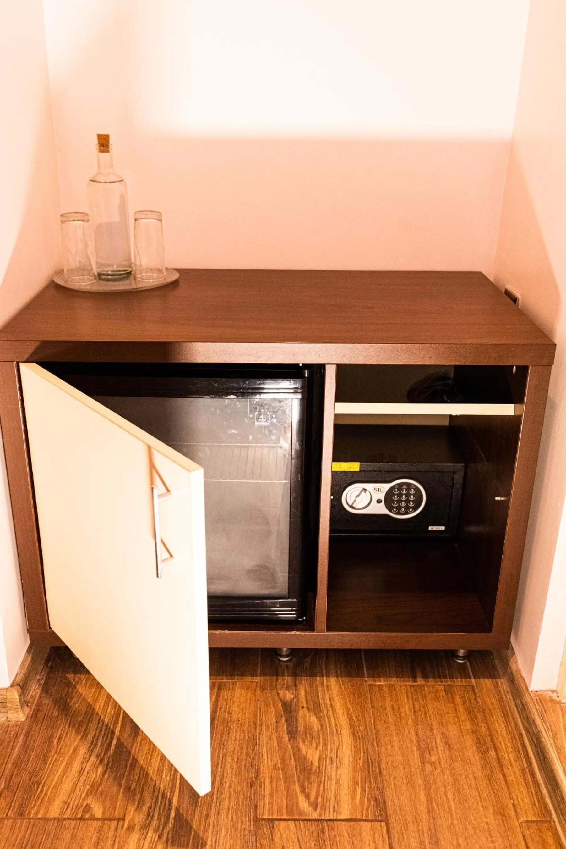 iVAVev IS US ByTheSea EforieSud