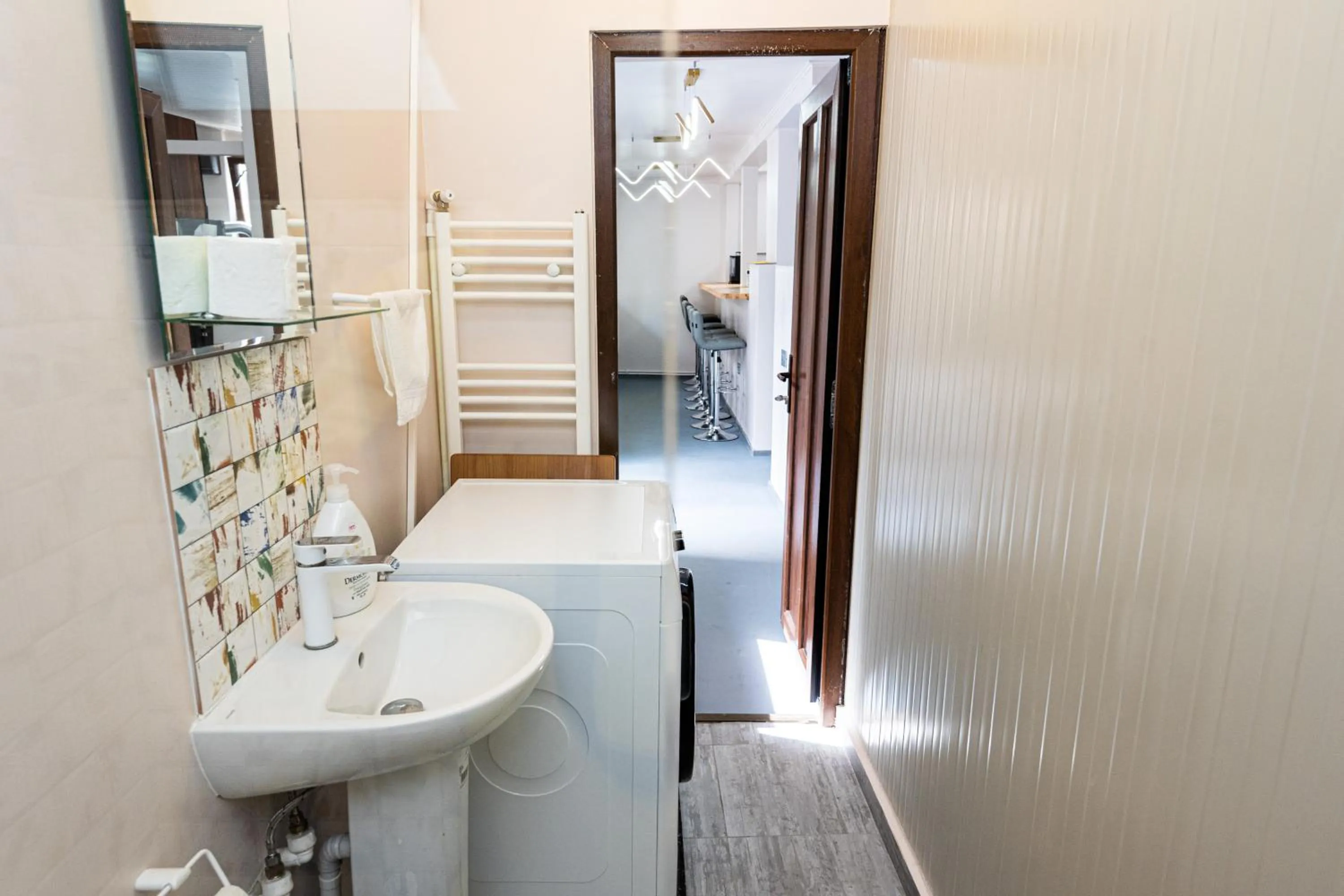 iVAVev IS US ByTheSea EforieSud