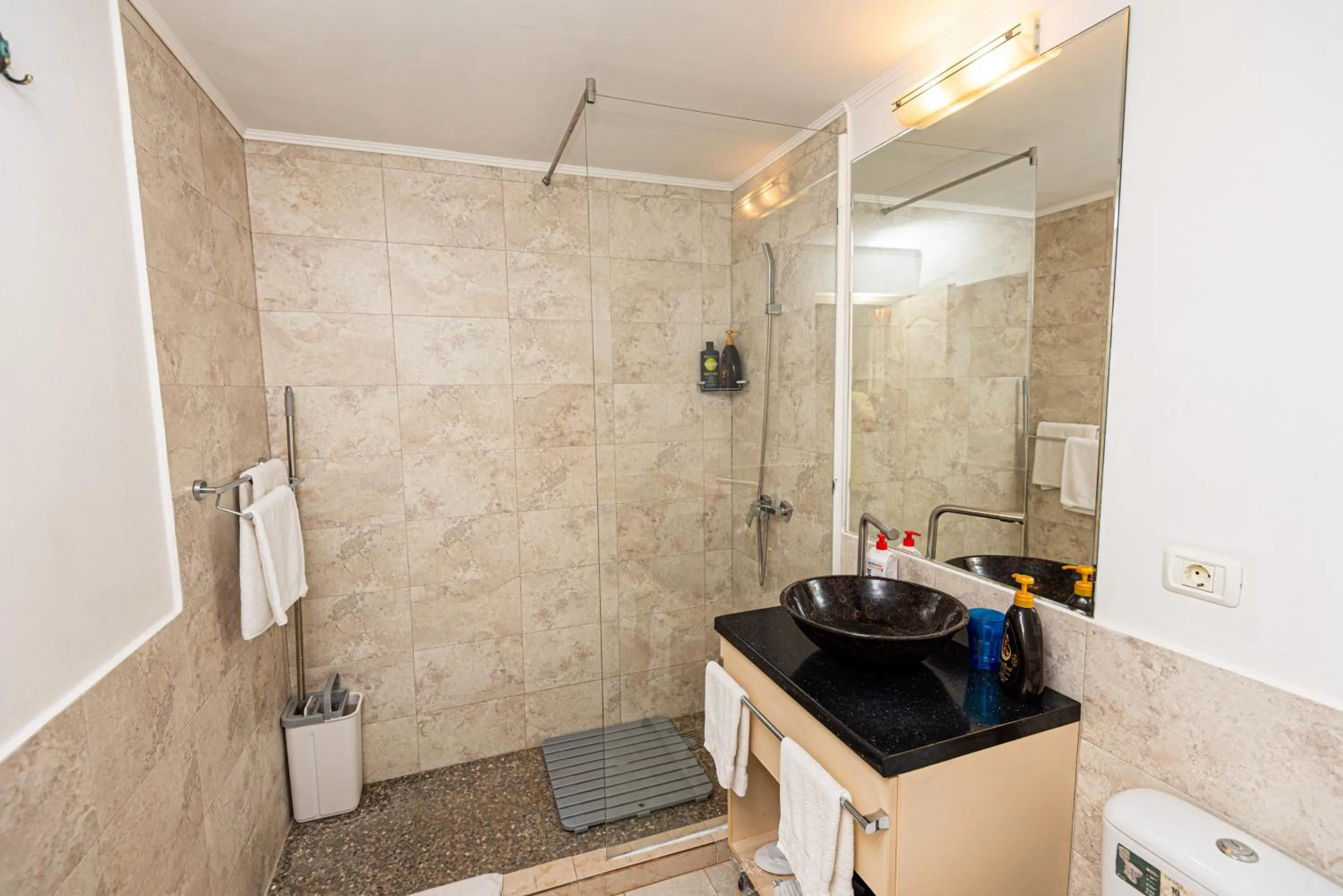 iVAVev IS US ByTheSea EforieSud