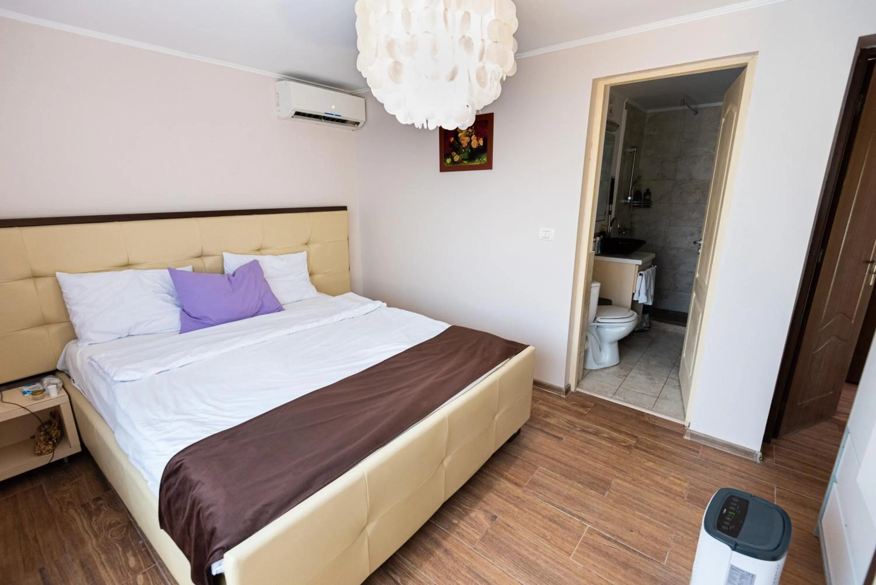 Bed in iVAVev IS US ByTheSea EforieSud