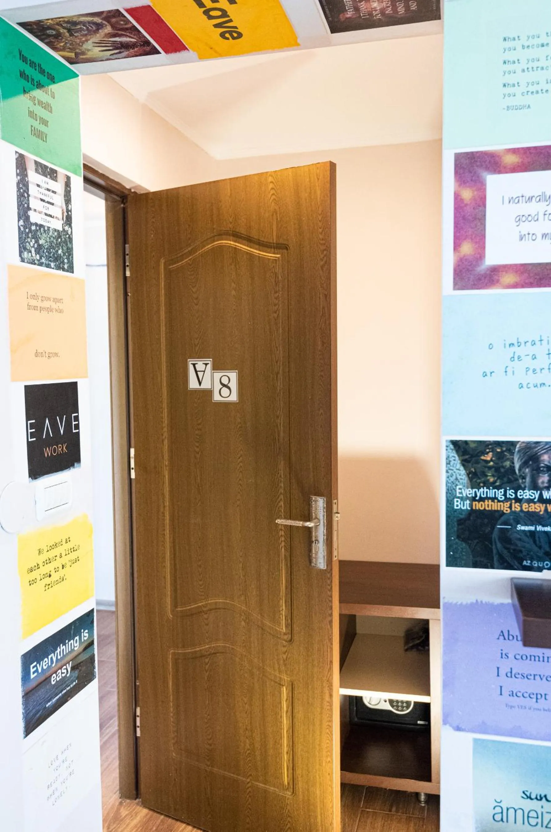 iVAVev IS US ByTheSea EforieSud