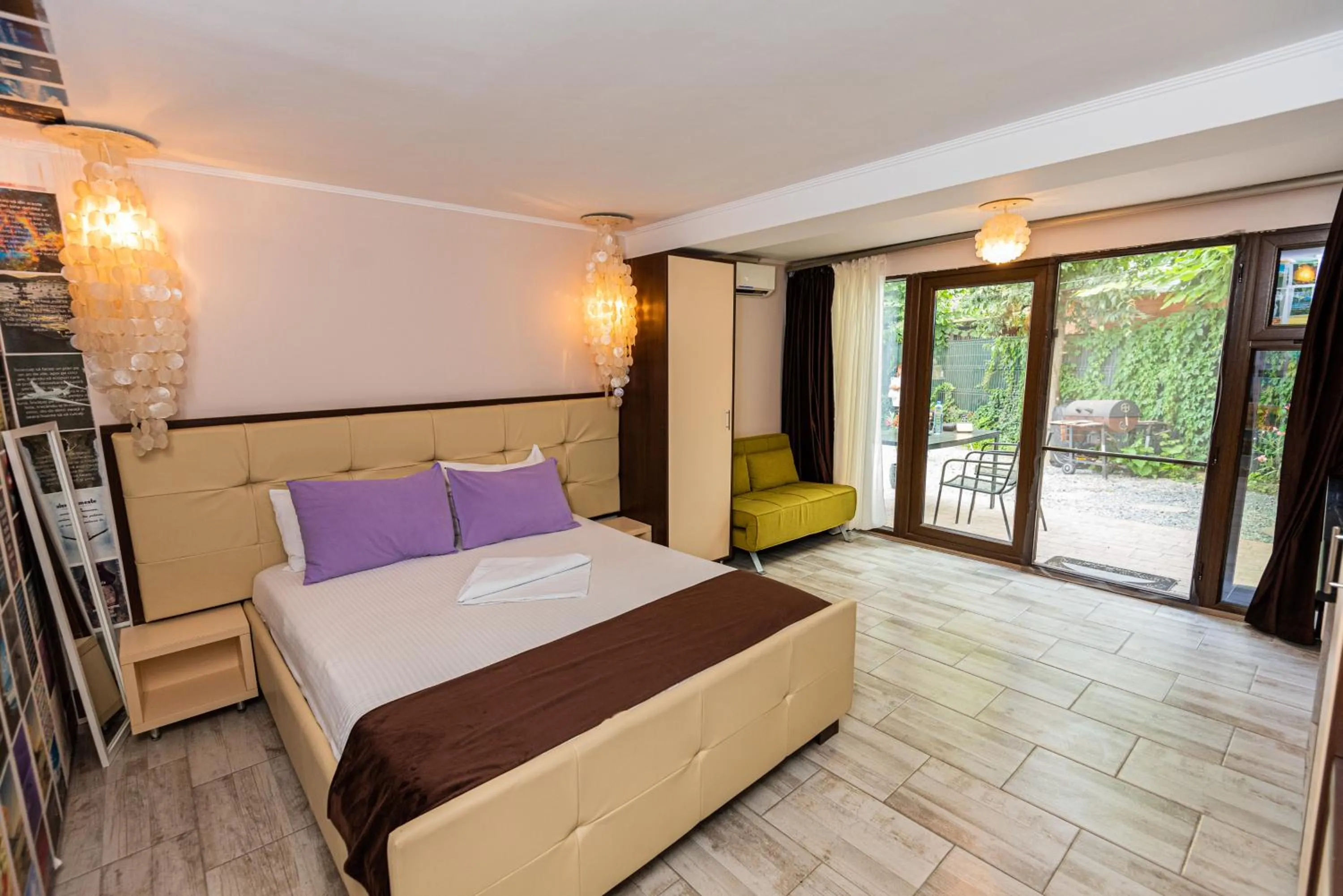 Bed in iVAVev IS US ByTheSea EforieSud