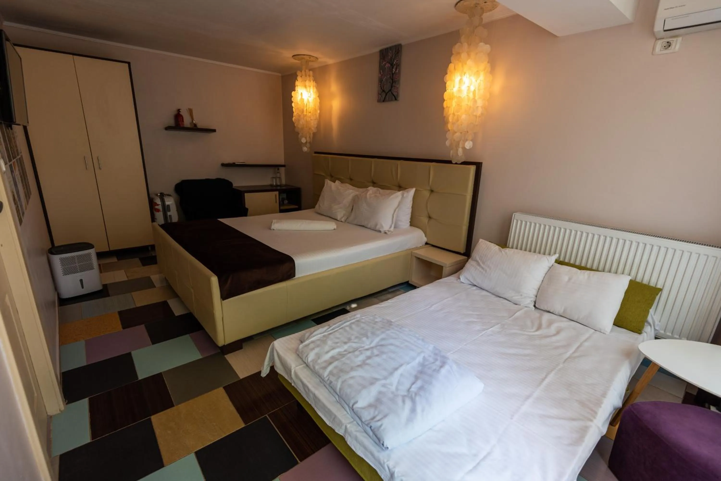 Bed in iVAVev IS US ByTheSea EforieSud