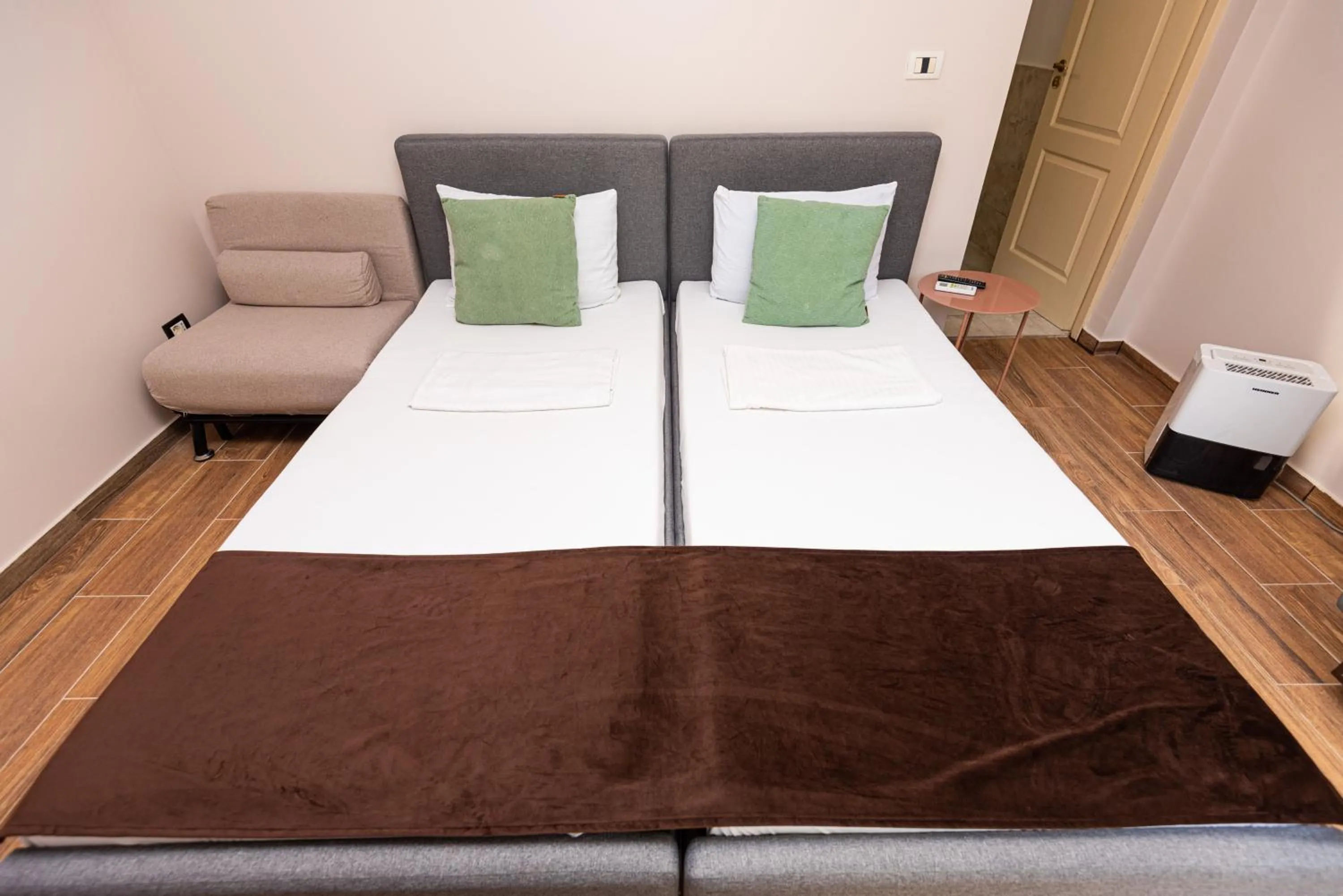 Bed in iVAVev IS US ByTheSea EforieSud