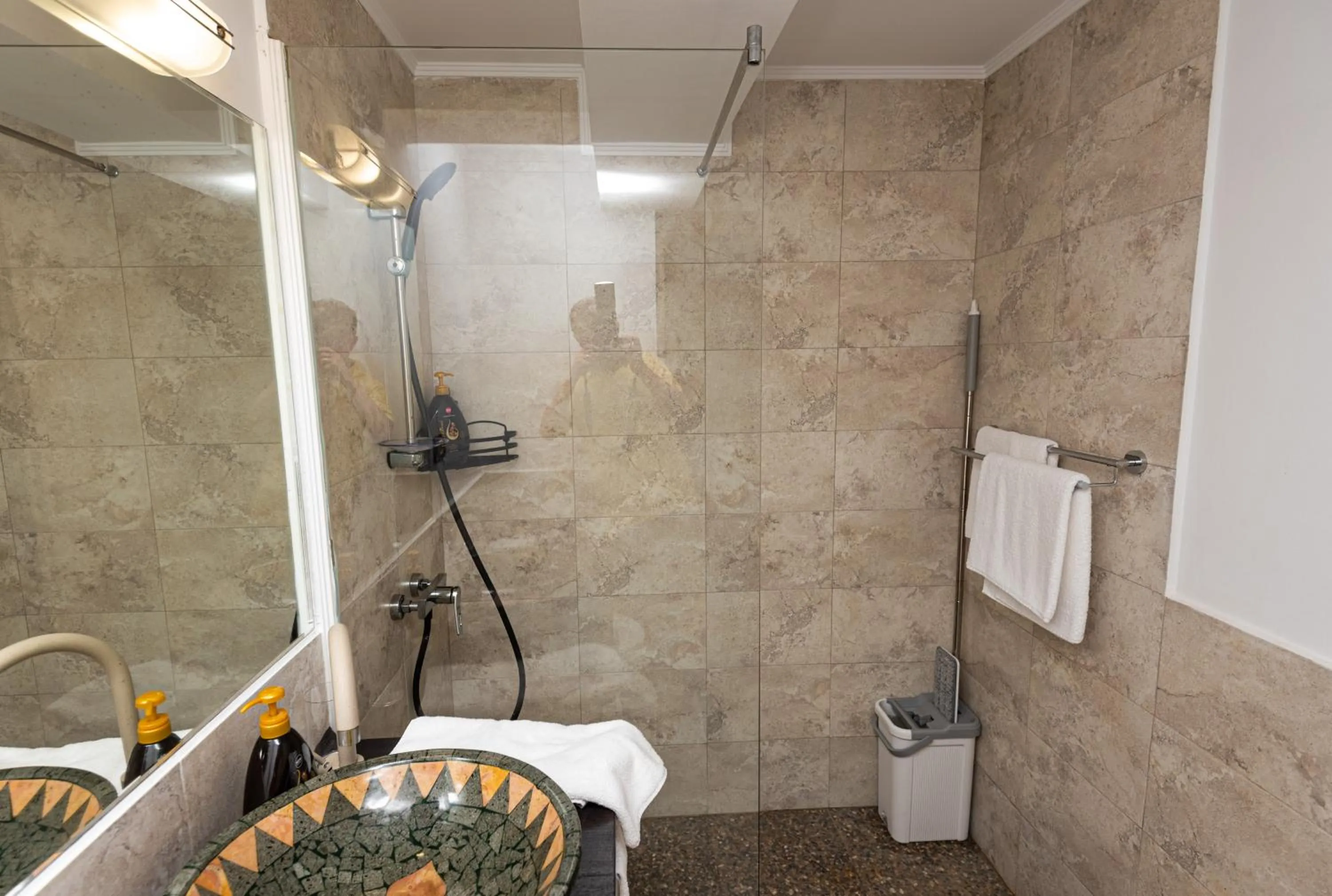 iVAVev IS US ByTheSea EforieSud