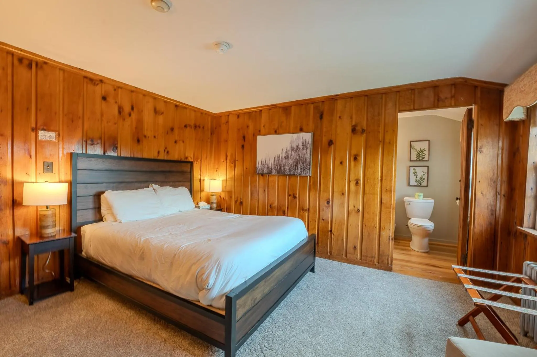 Photo of the whole room, Bed in Franconia Inn