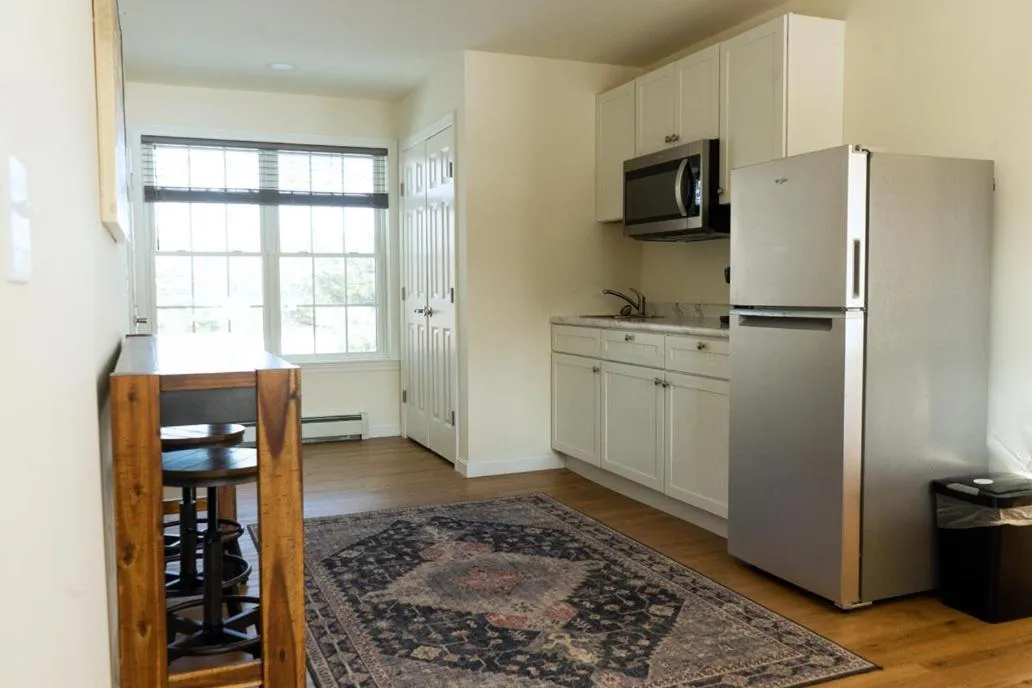Kitchen or kitchenette in Franconia Inn