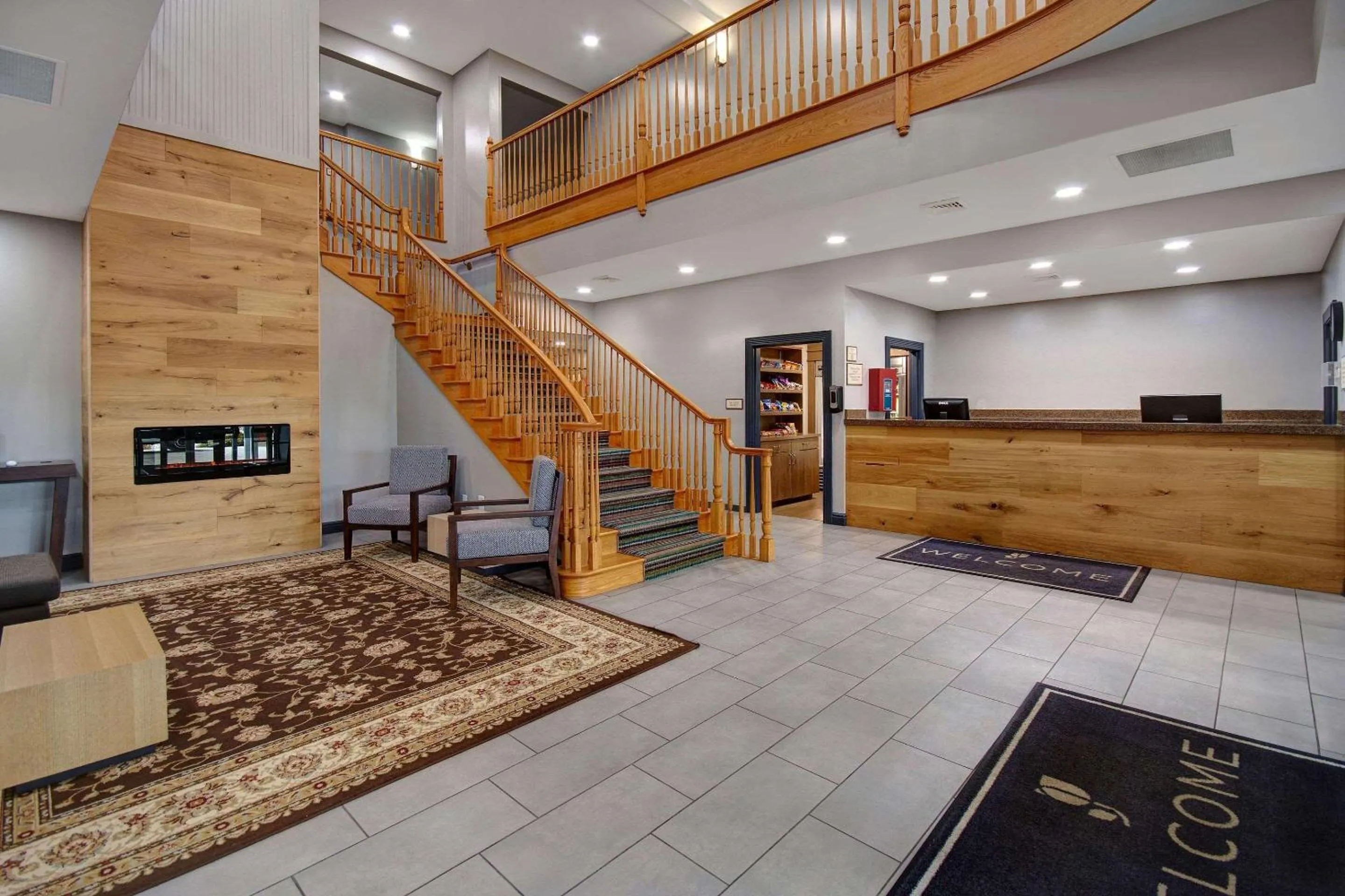 Lobby or reception in Country Inn & Suites by Radisson, Cincinnati Airport, KY