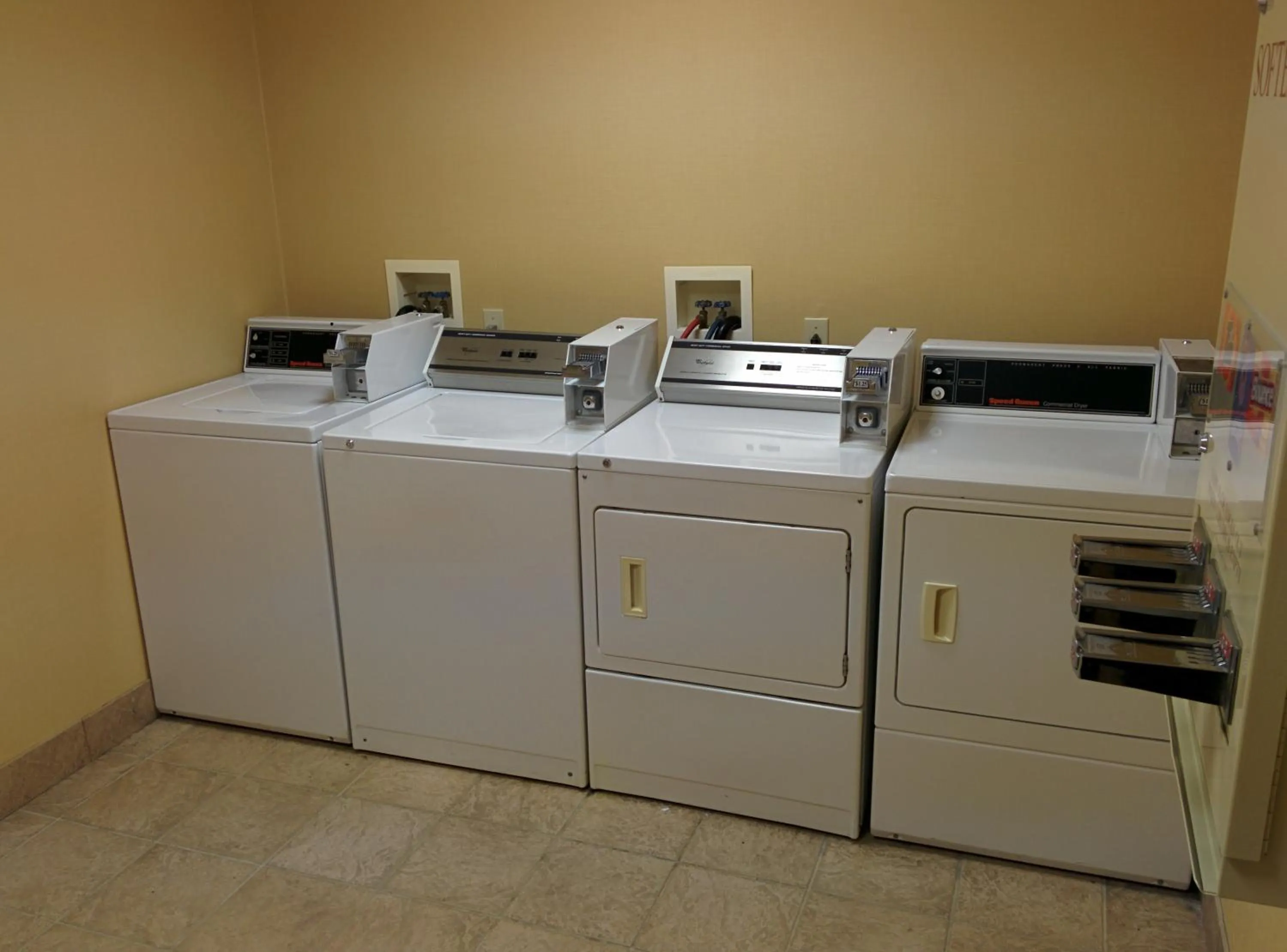 Day in Country Inn & Suites by Radisson, Cincinnati Airport, KY