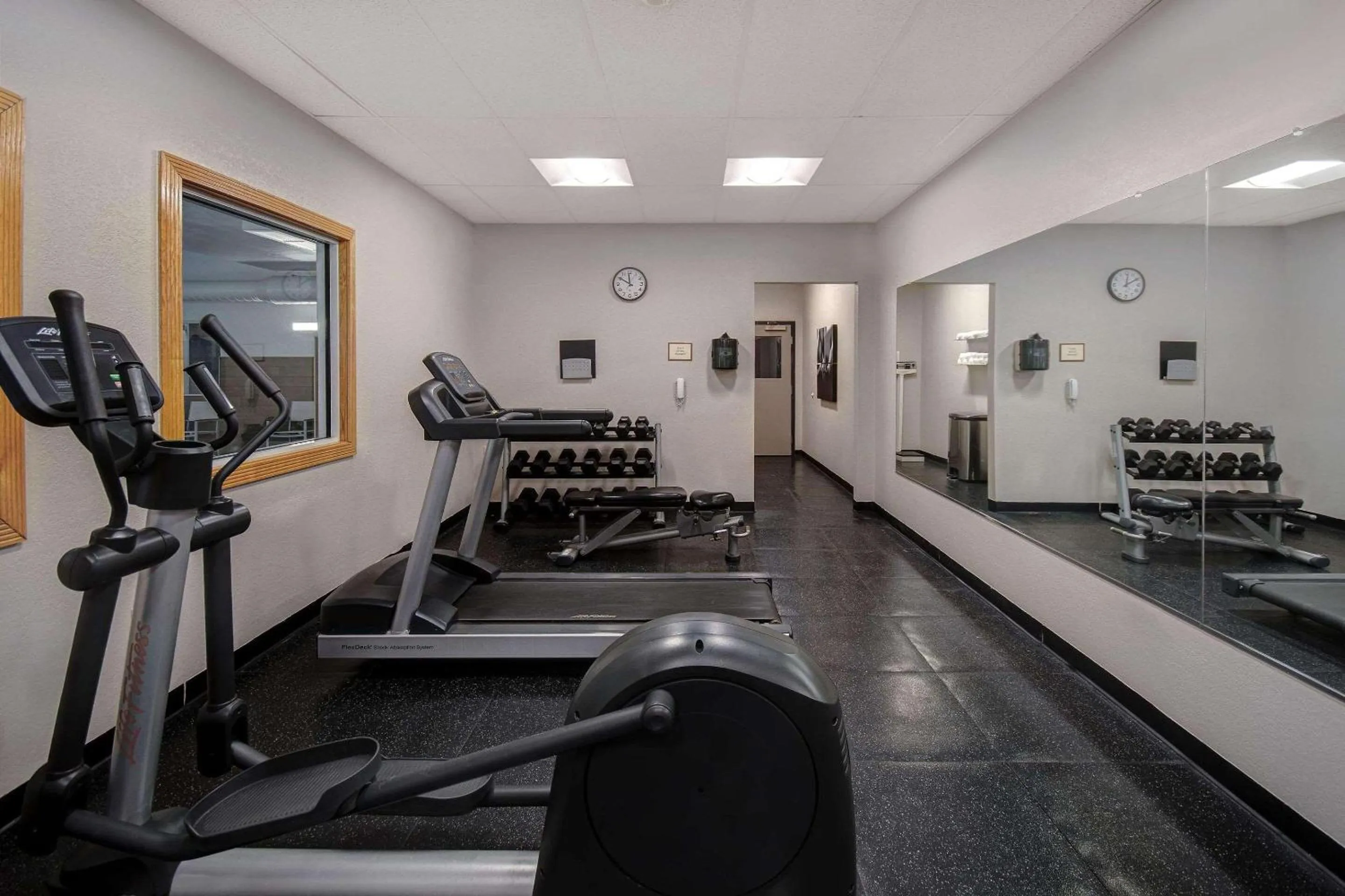 Fitness centre/facilities in Country Inn & Suites by Radisson, Cincinnati Airport, KY