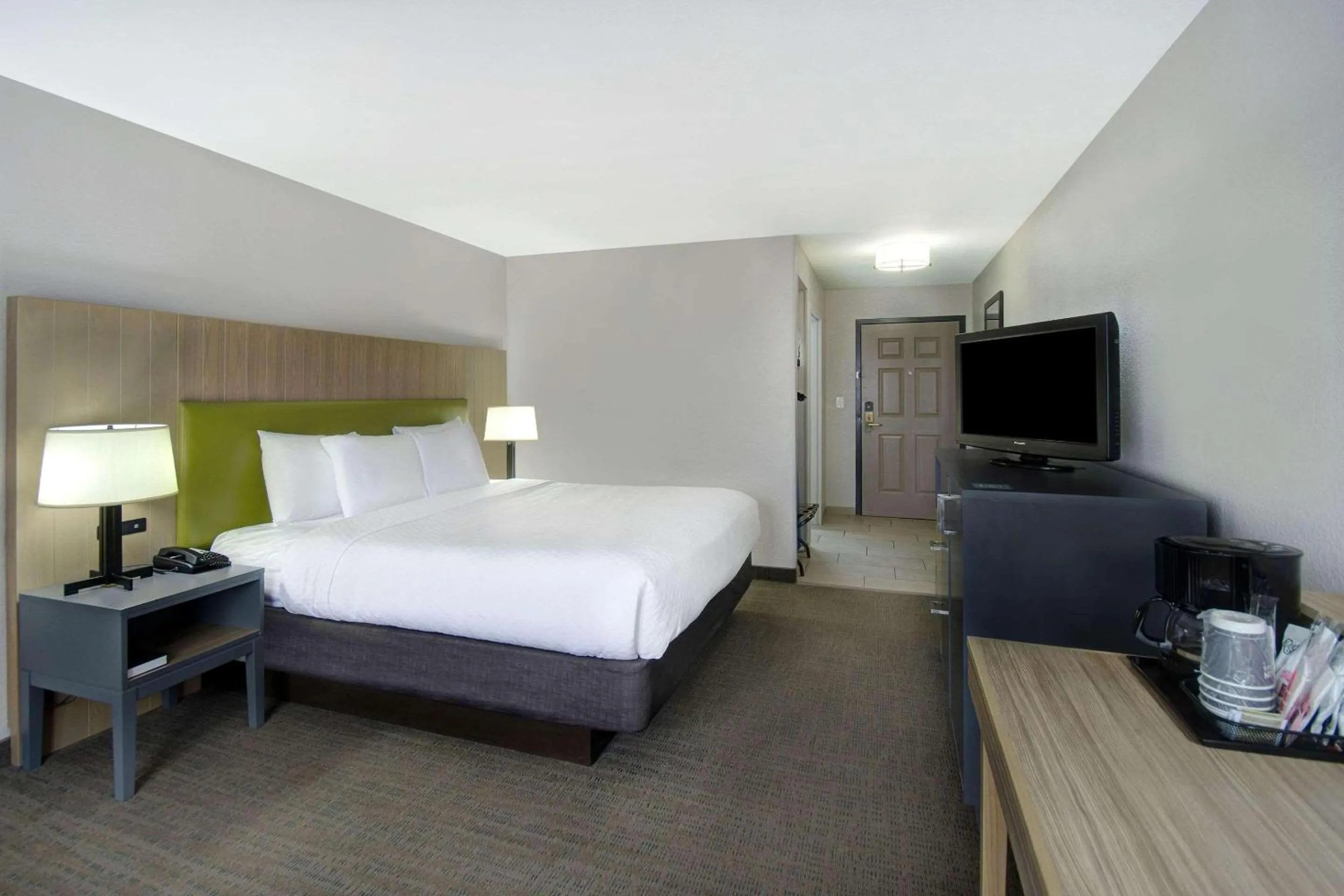 Bedroom, Bed in Country Inn & Suites by Radisson, Cincinnati Airport, KY