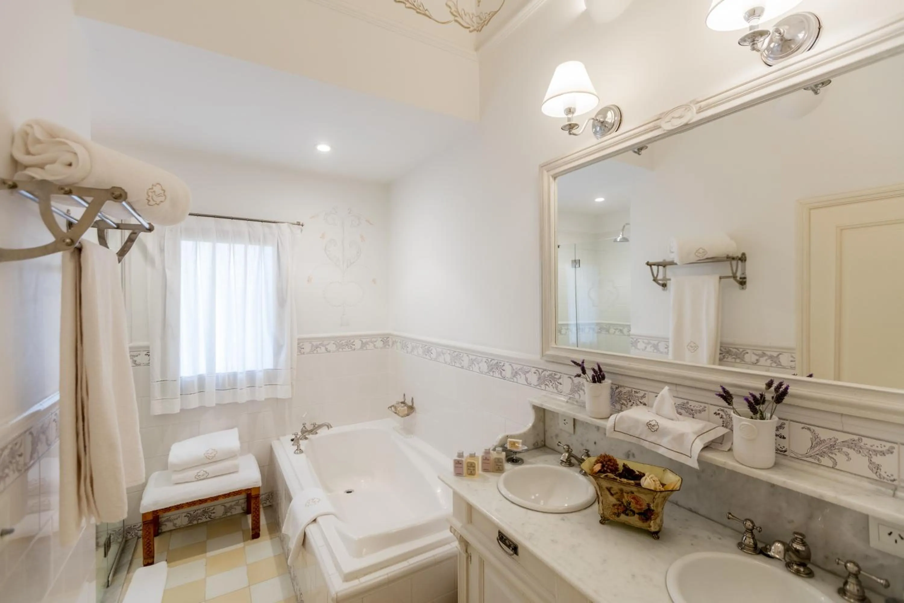 Shower in El Colibri - Relais & Châteaux