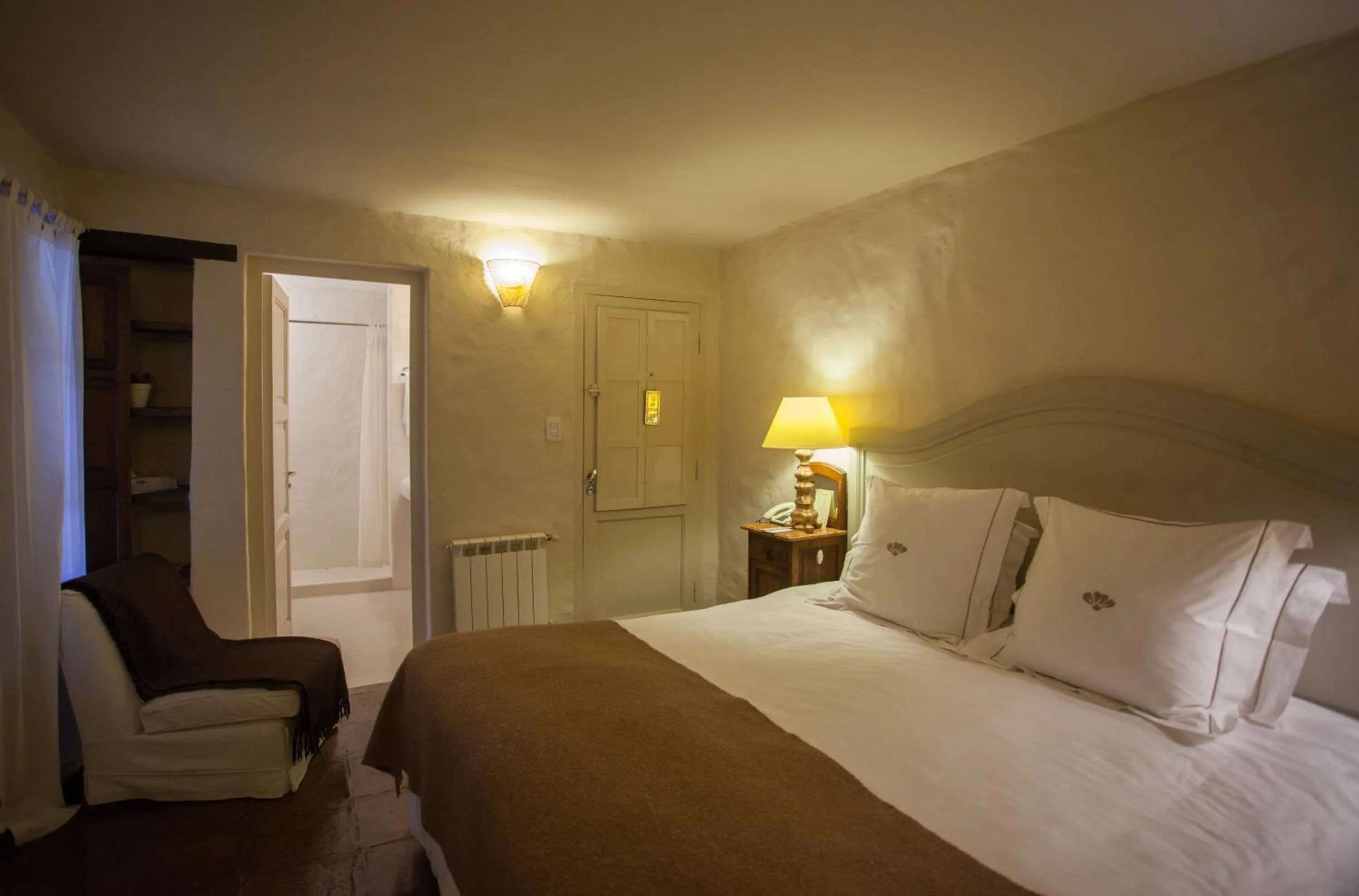 Photo of the whole room, Bed in House of Jasmines Relais & Châteaux