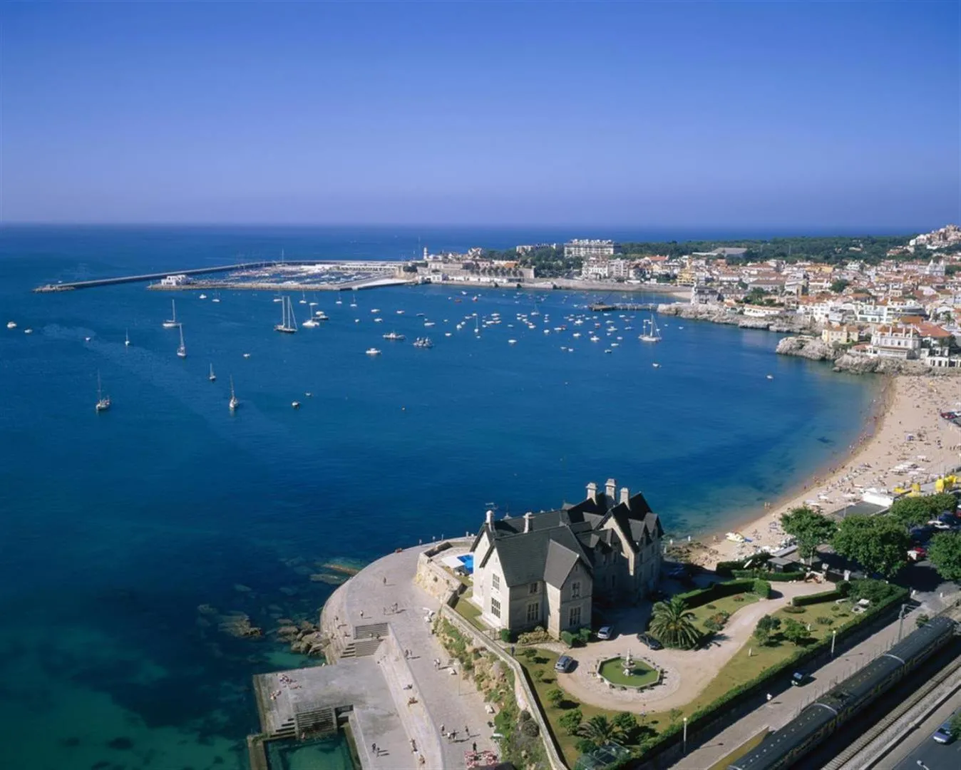 Natural landscape in Cascais Handsome Apartment