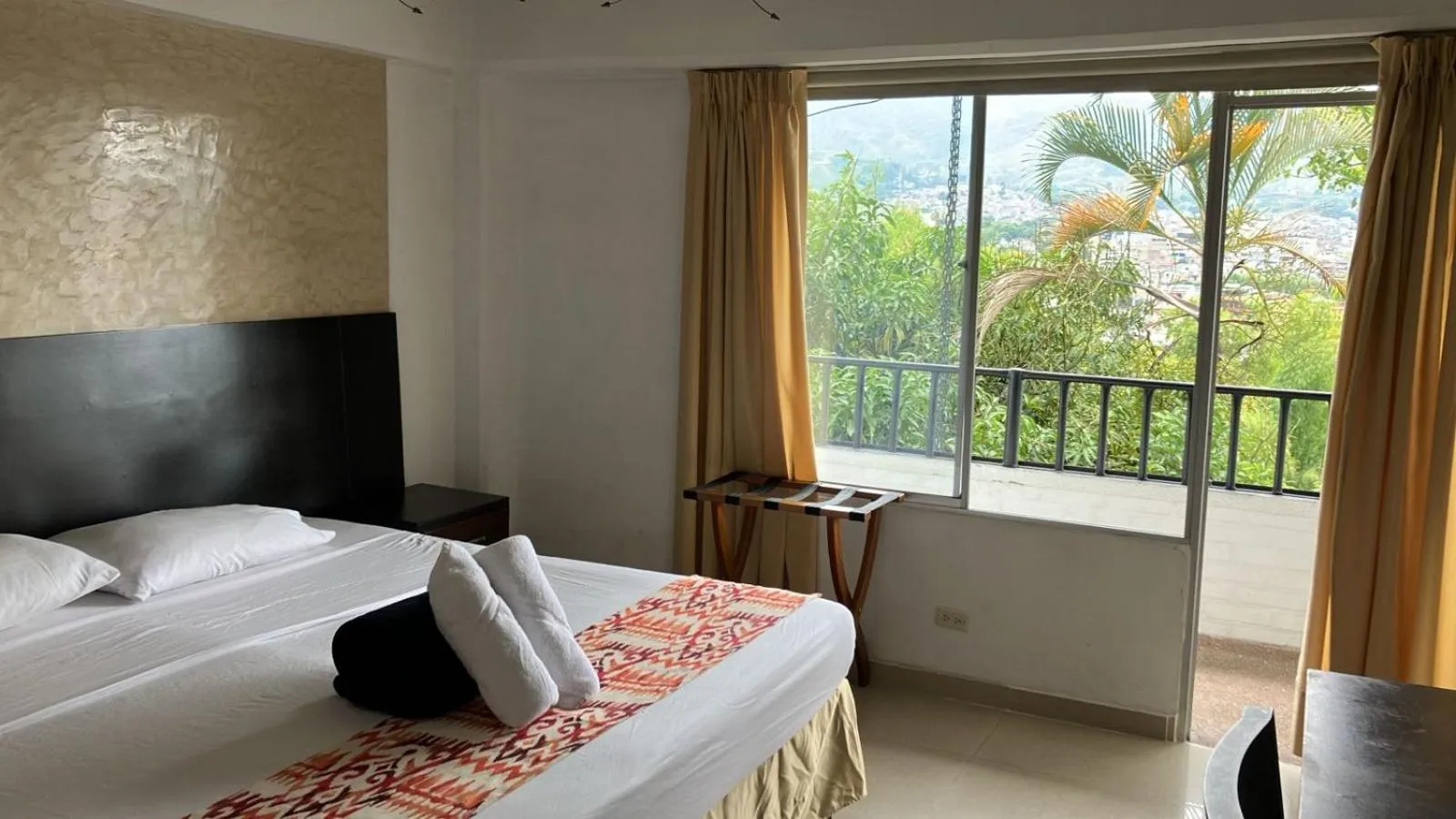 View (from property/room), Bed in Hotel Tangara