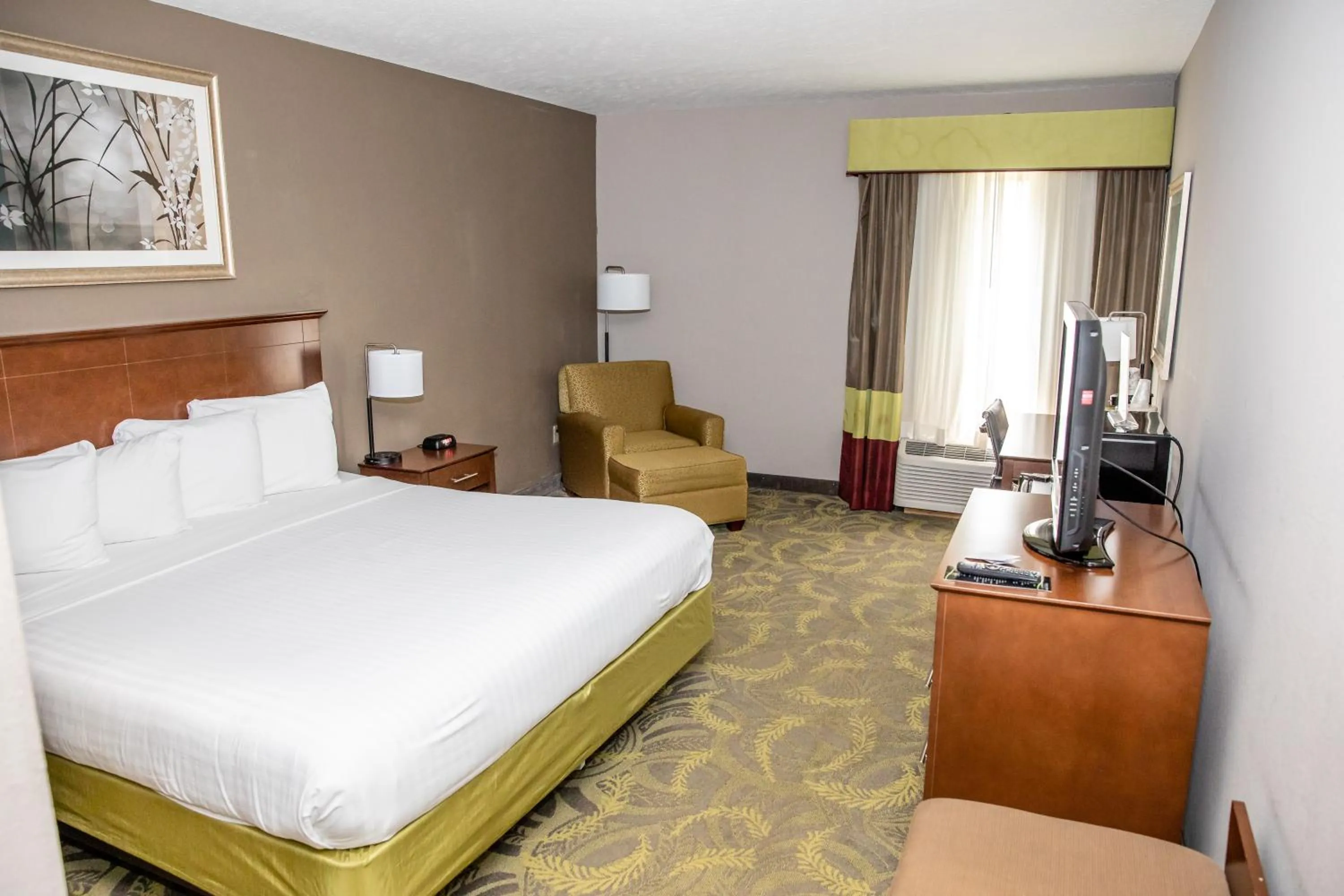 Photo of the whole room, Bed in Carpenter Street Hotel