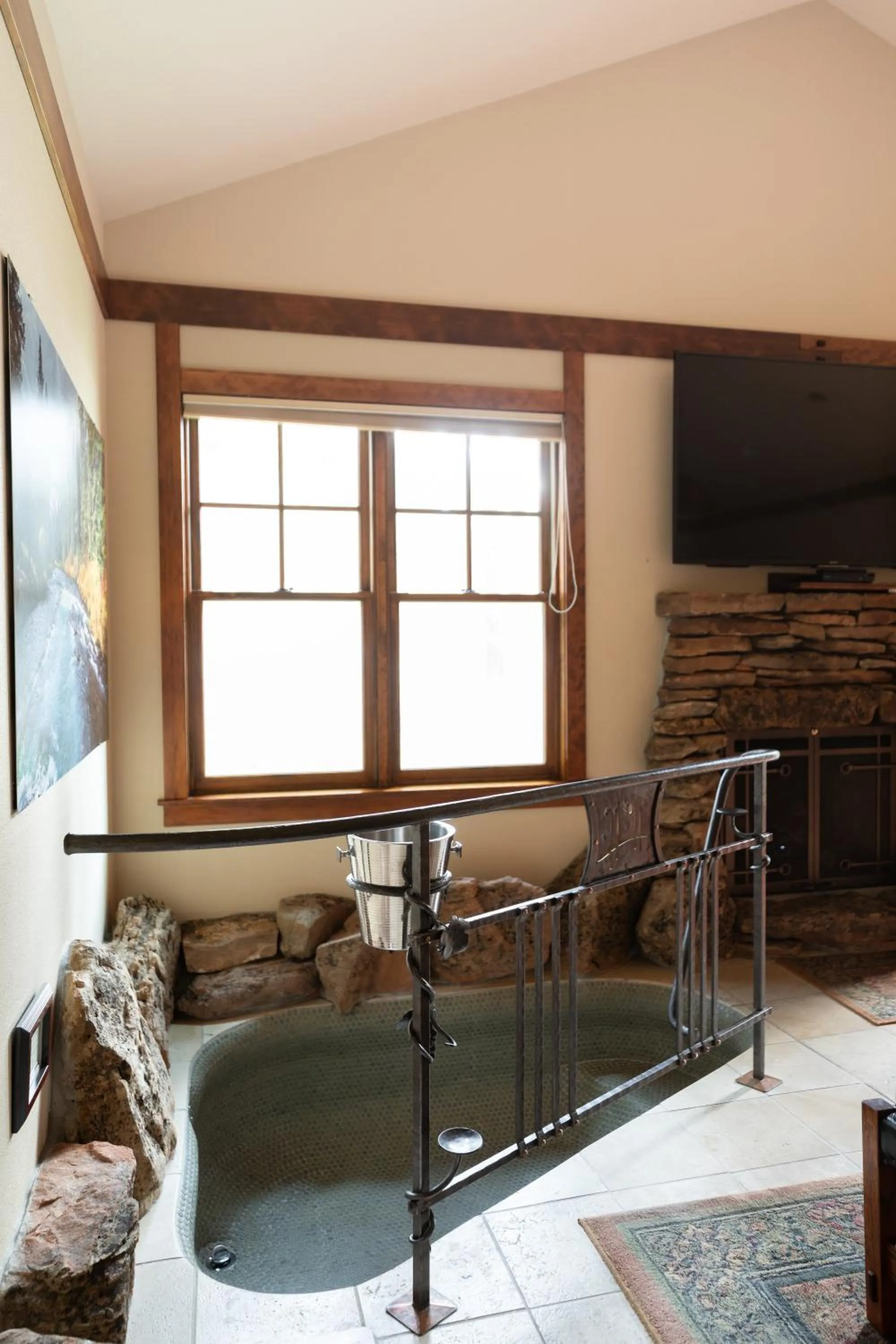 Bath in FivePine Lodge