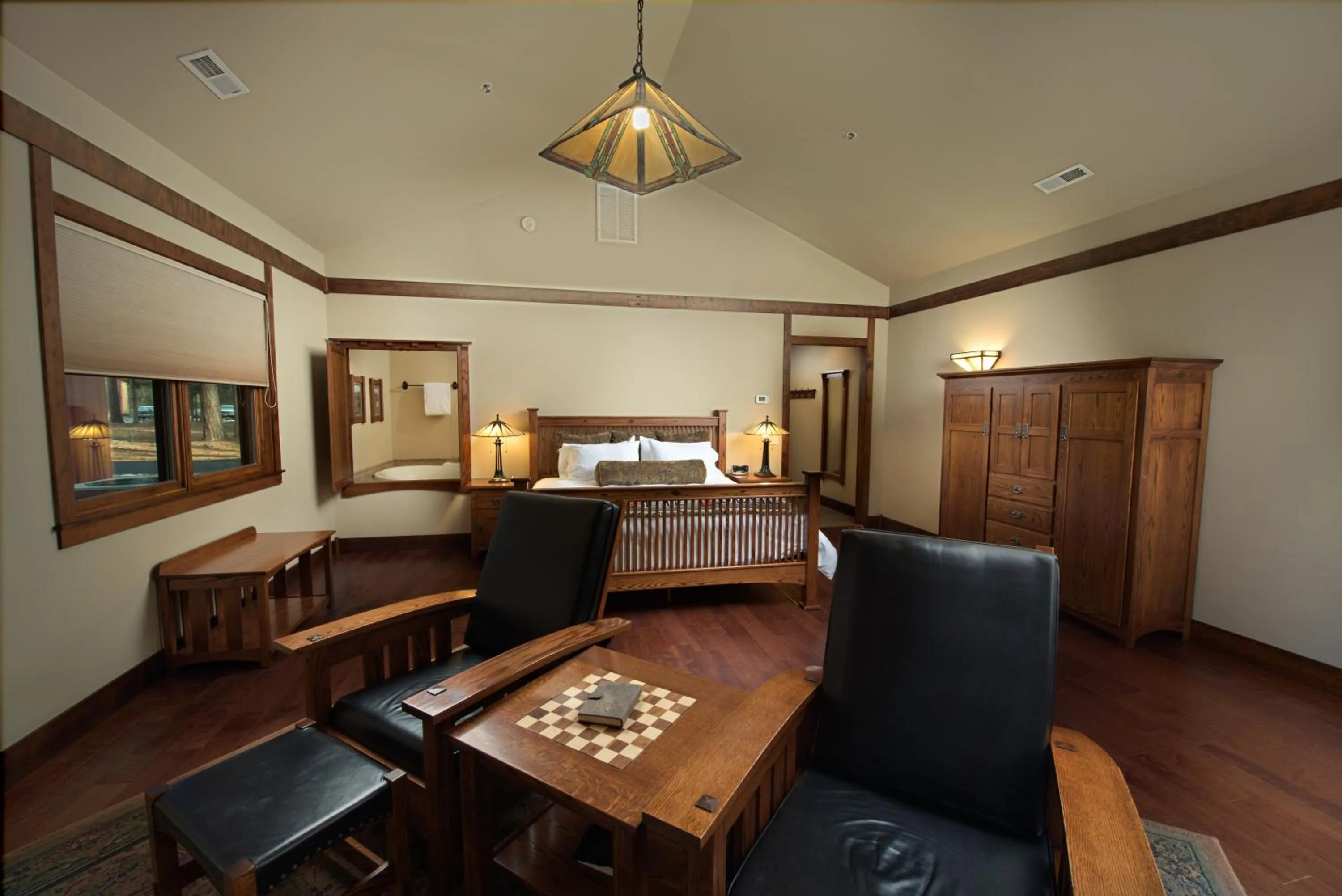 Bed in FivePine Lodge