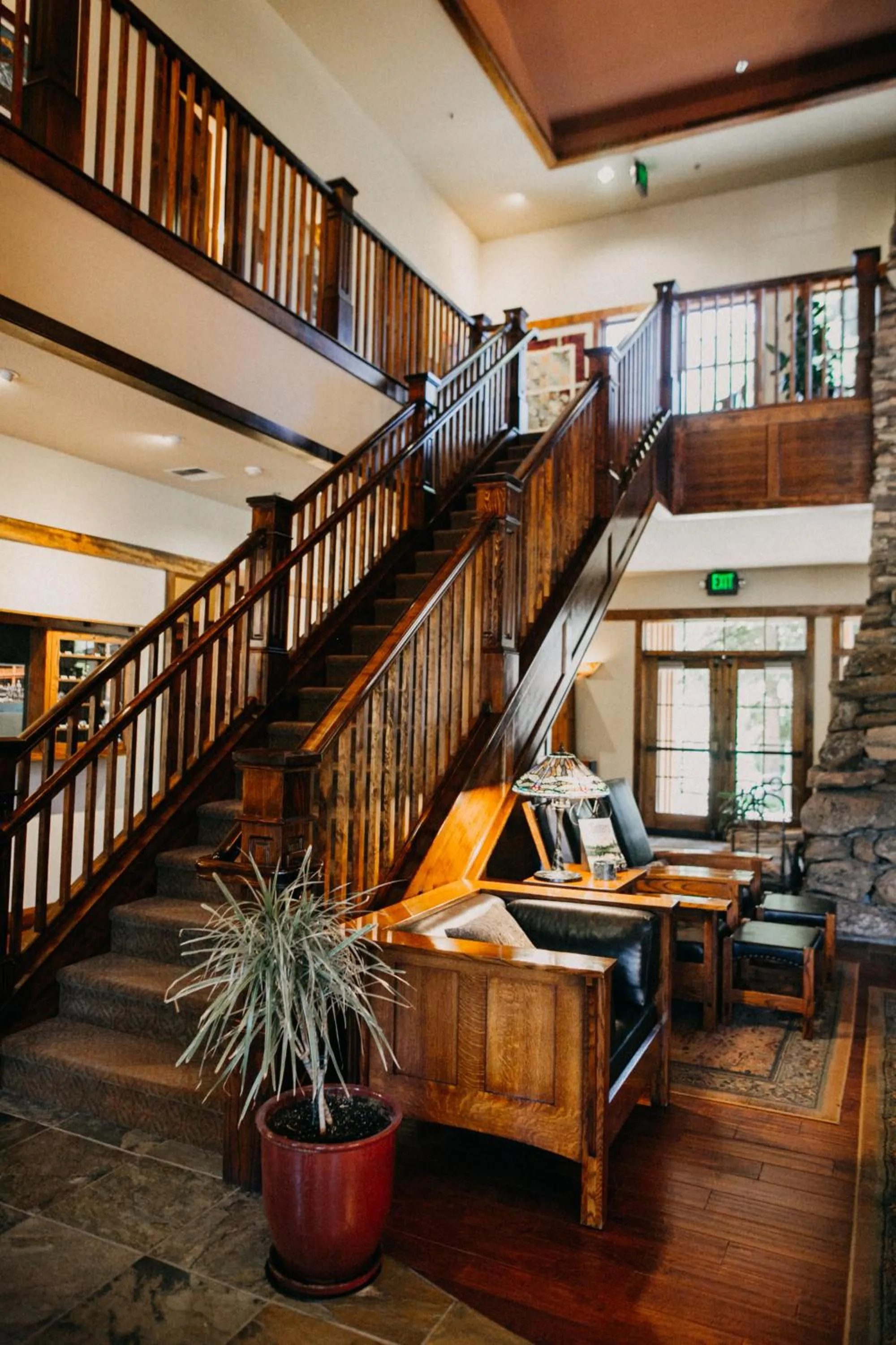 Lobby or reception in FivePine Lodge