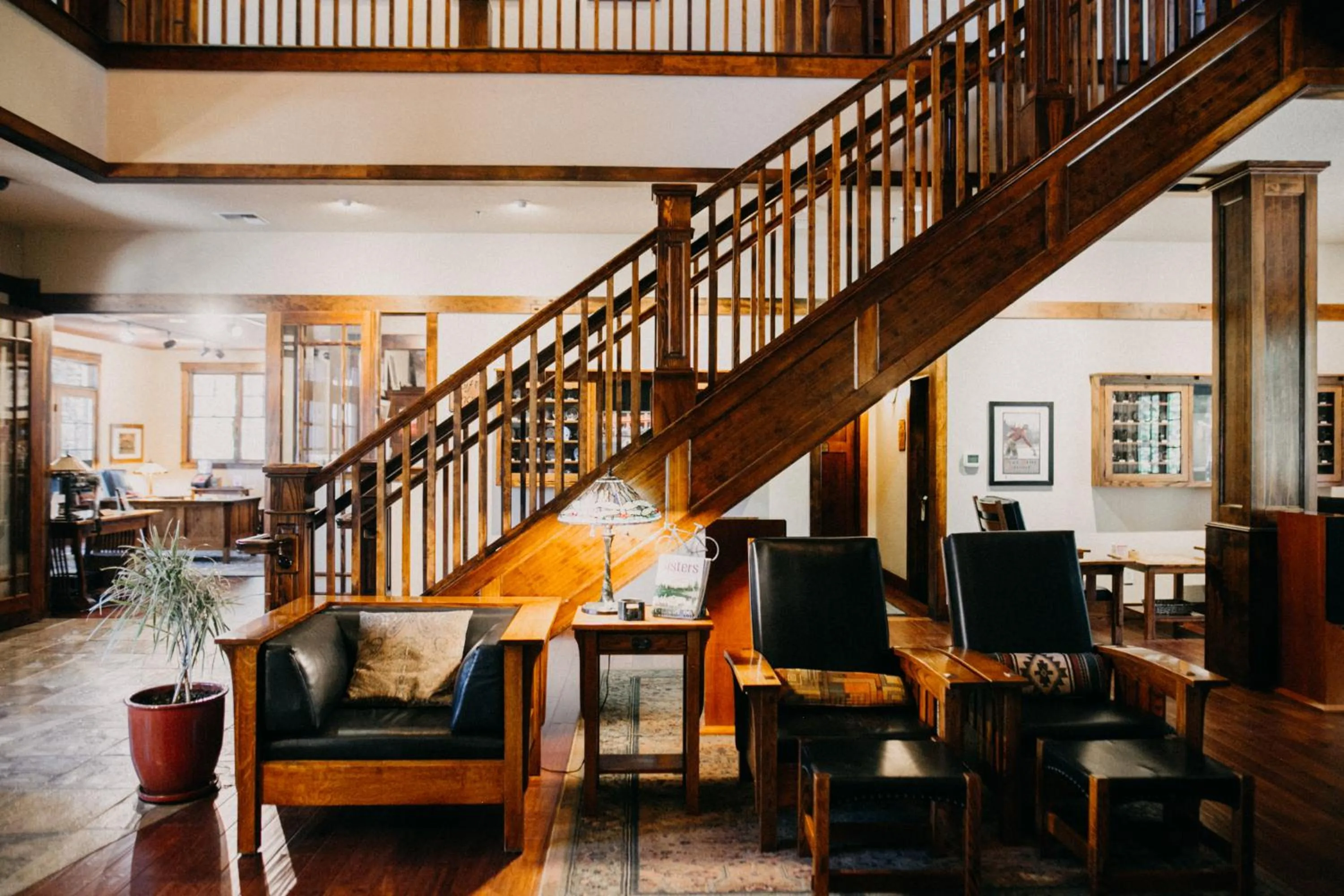 Lobby or reception in FivePine Lodge