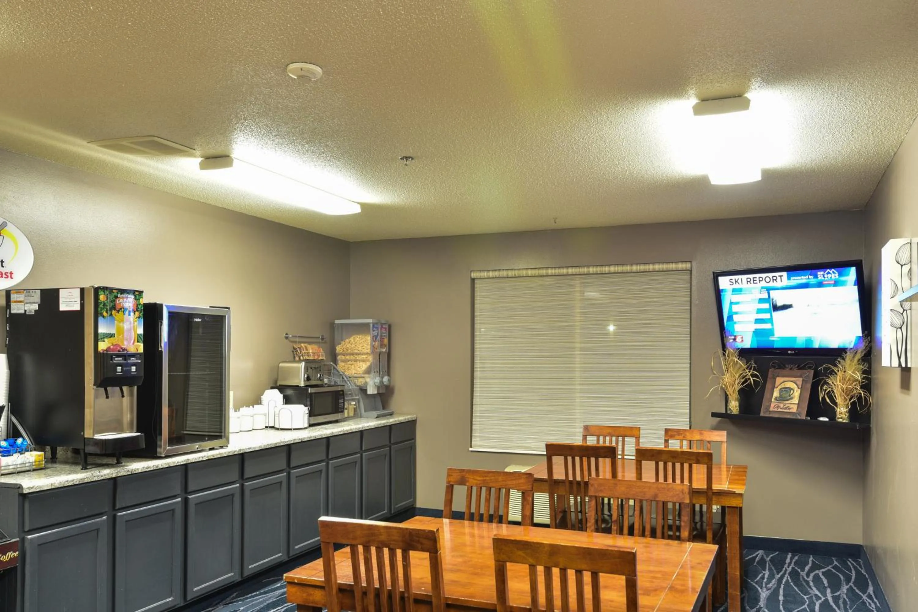 Breakfast in Super 8 by Wyndham Jackson MN