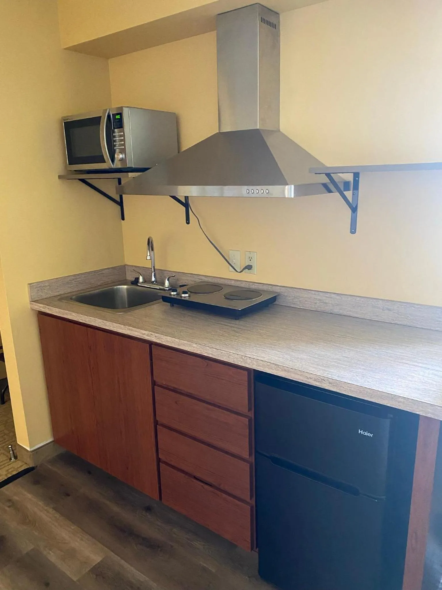 Super 8 by Wyndham Jackson MN