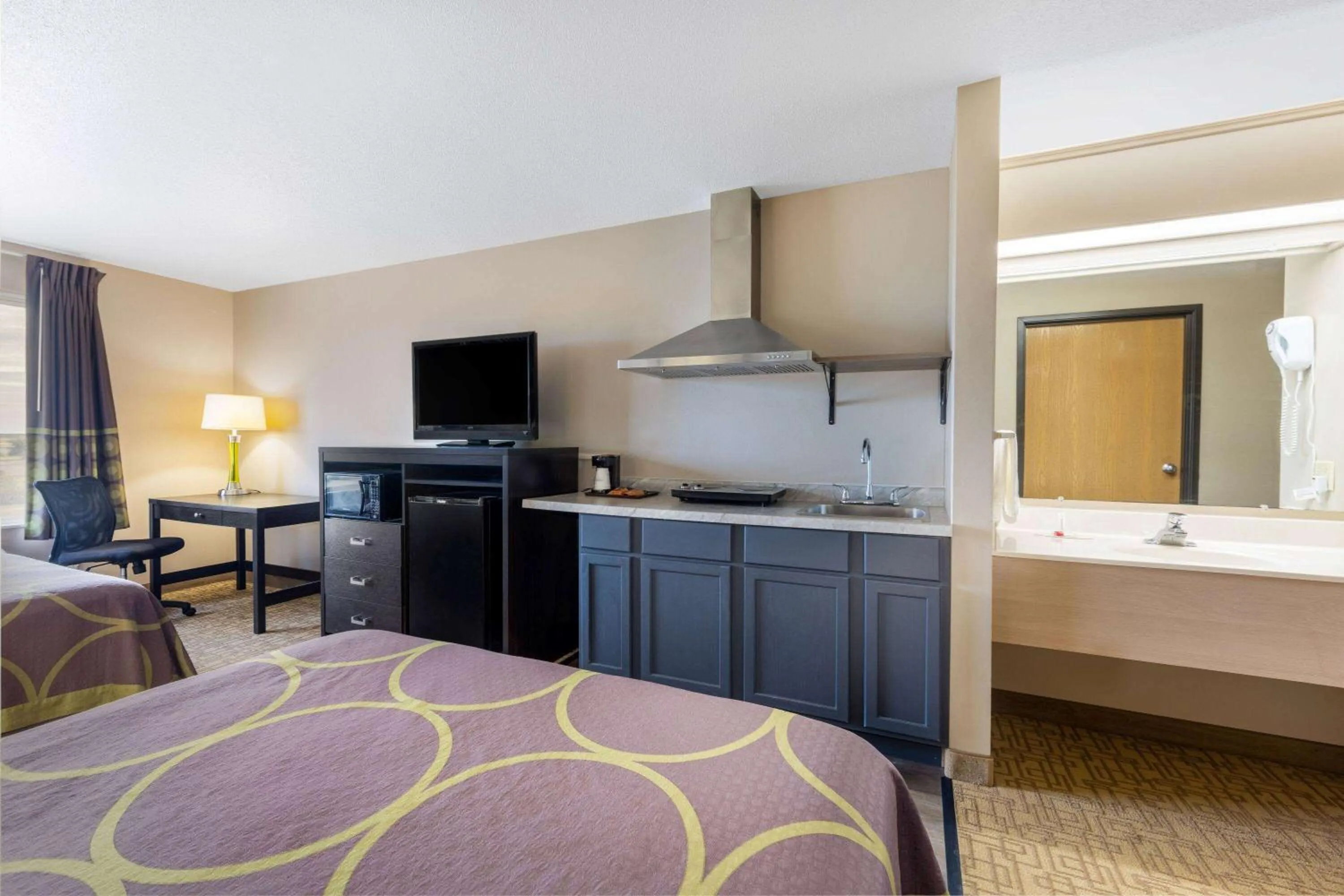 Photo of the whole room, Bed in Super 8 by Wyndham Jackson MN