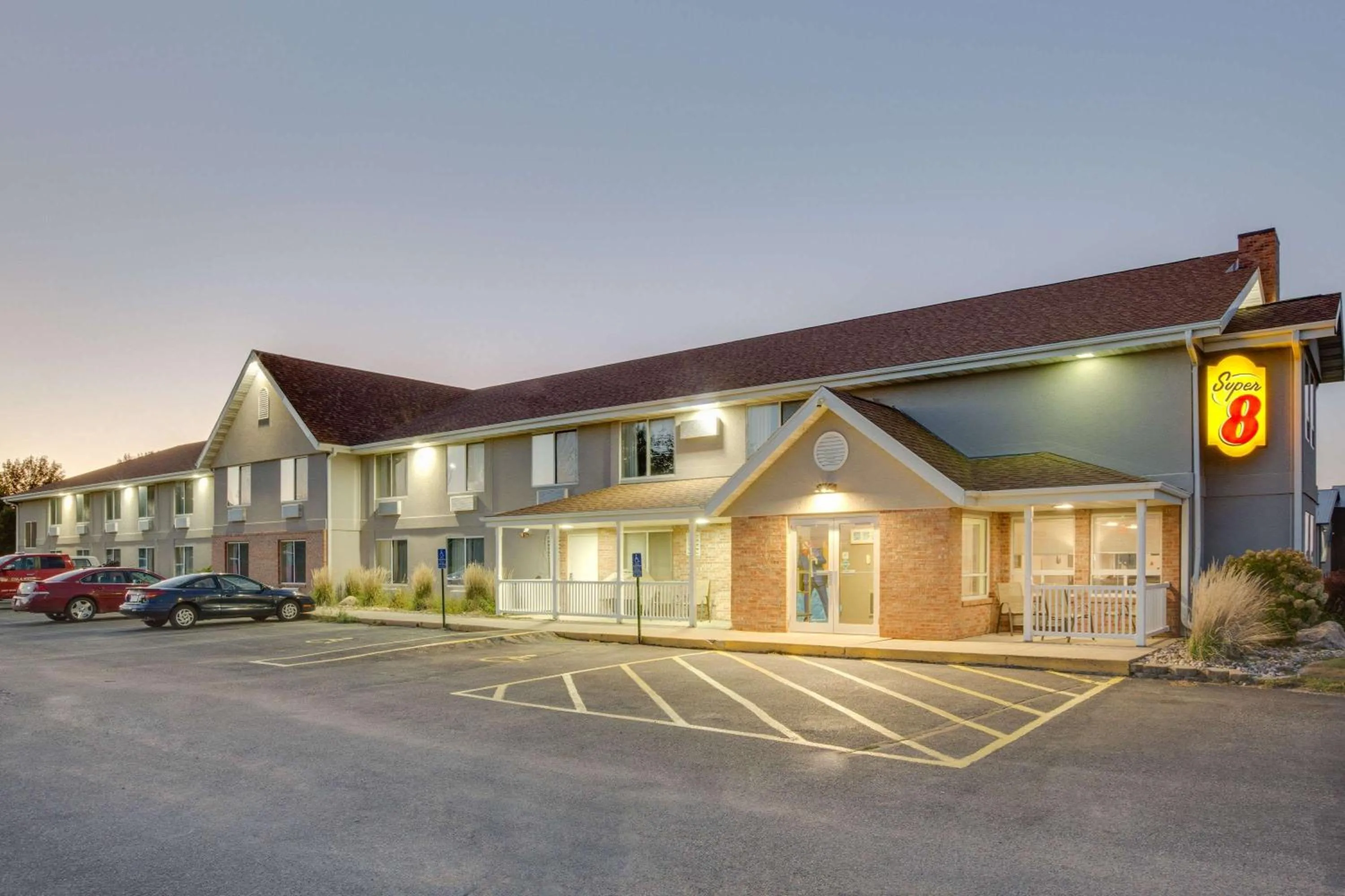 Property building in Super 8 by Wyndham Jackson MN