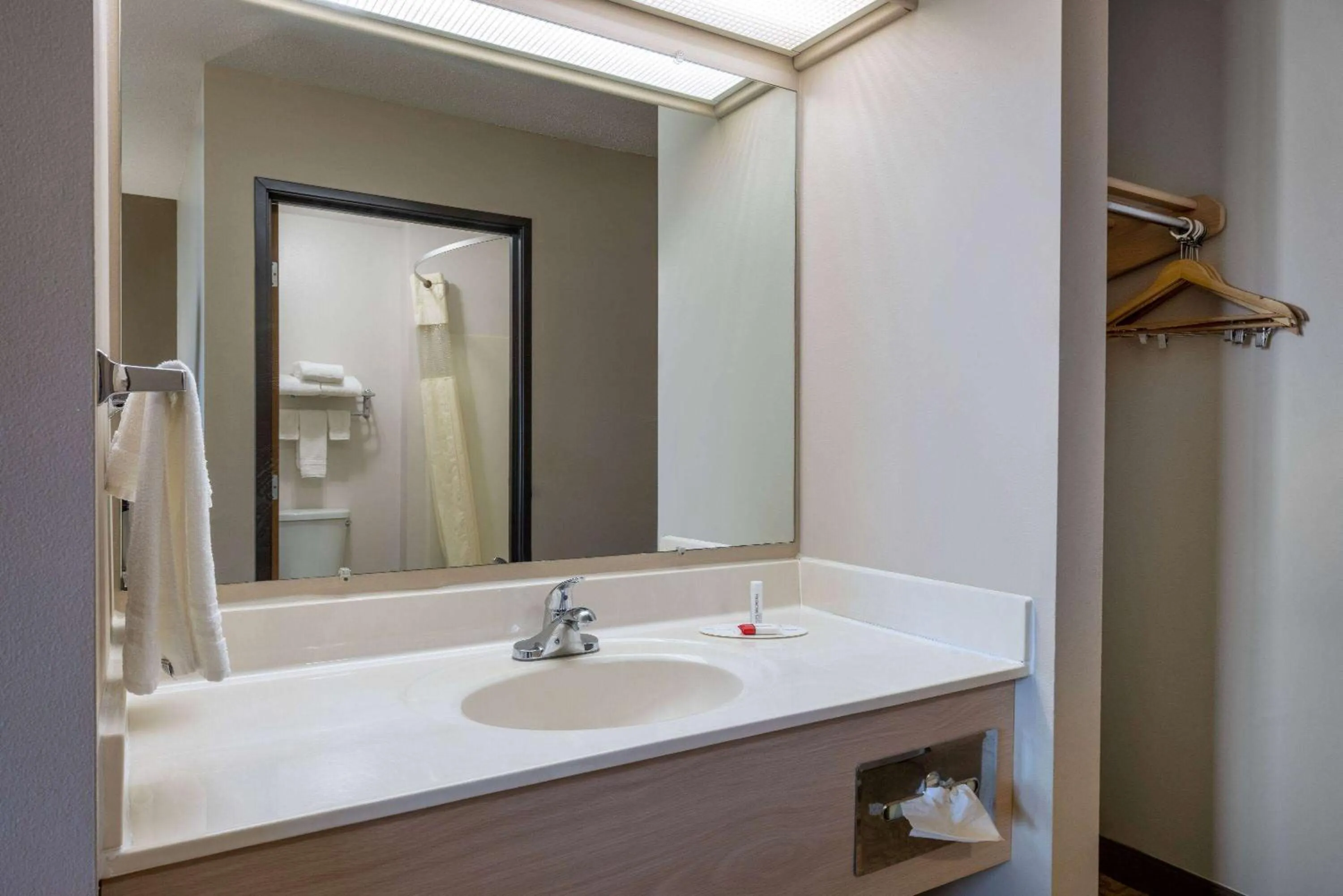 Bathroom in Super 8 by Wyndham Jackson MN