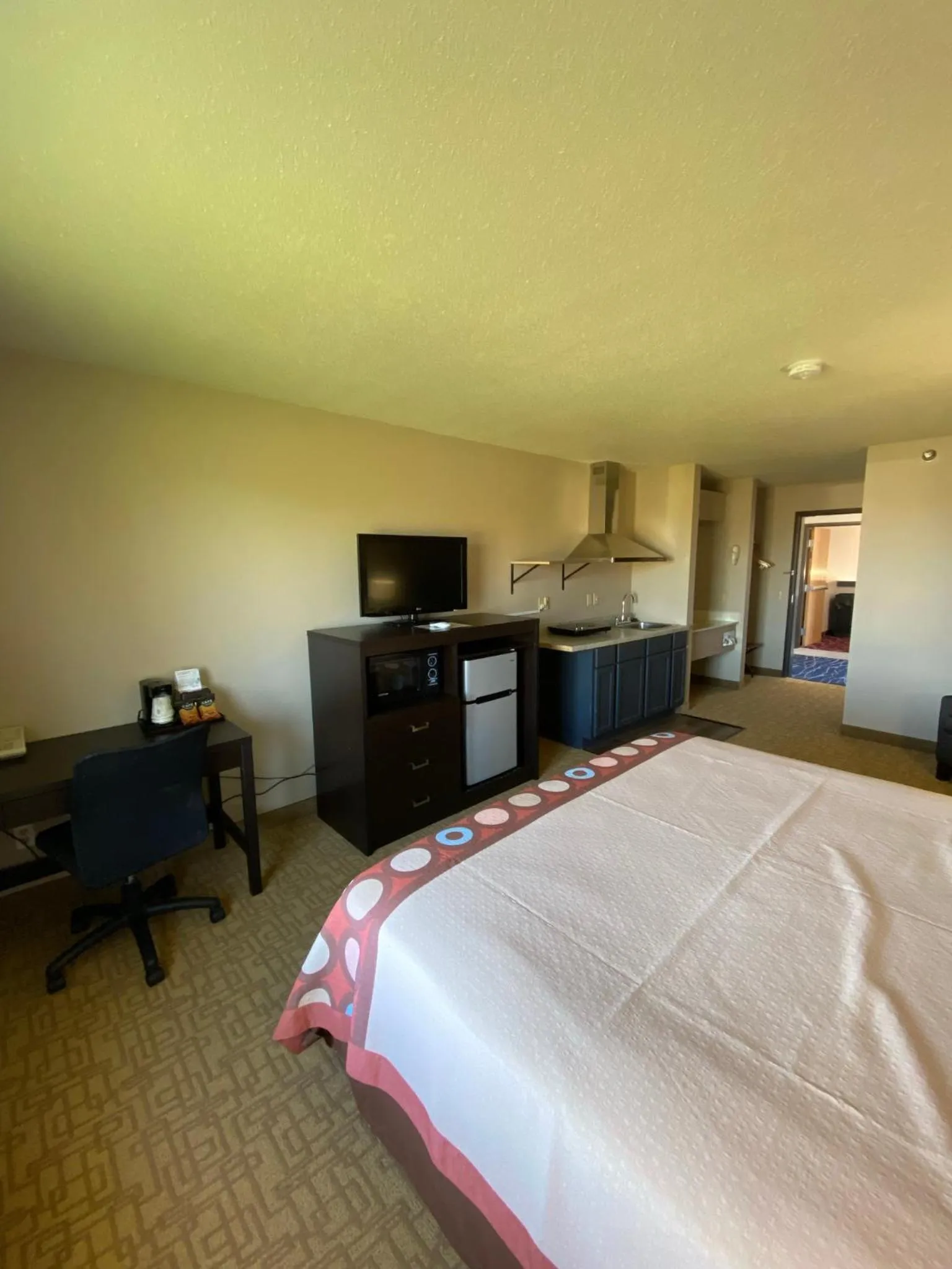 Bed in Super 8 by Wyndham Jackson MN