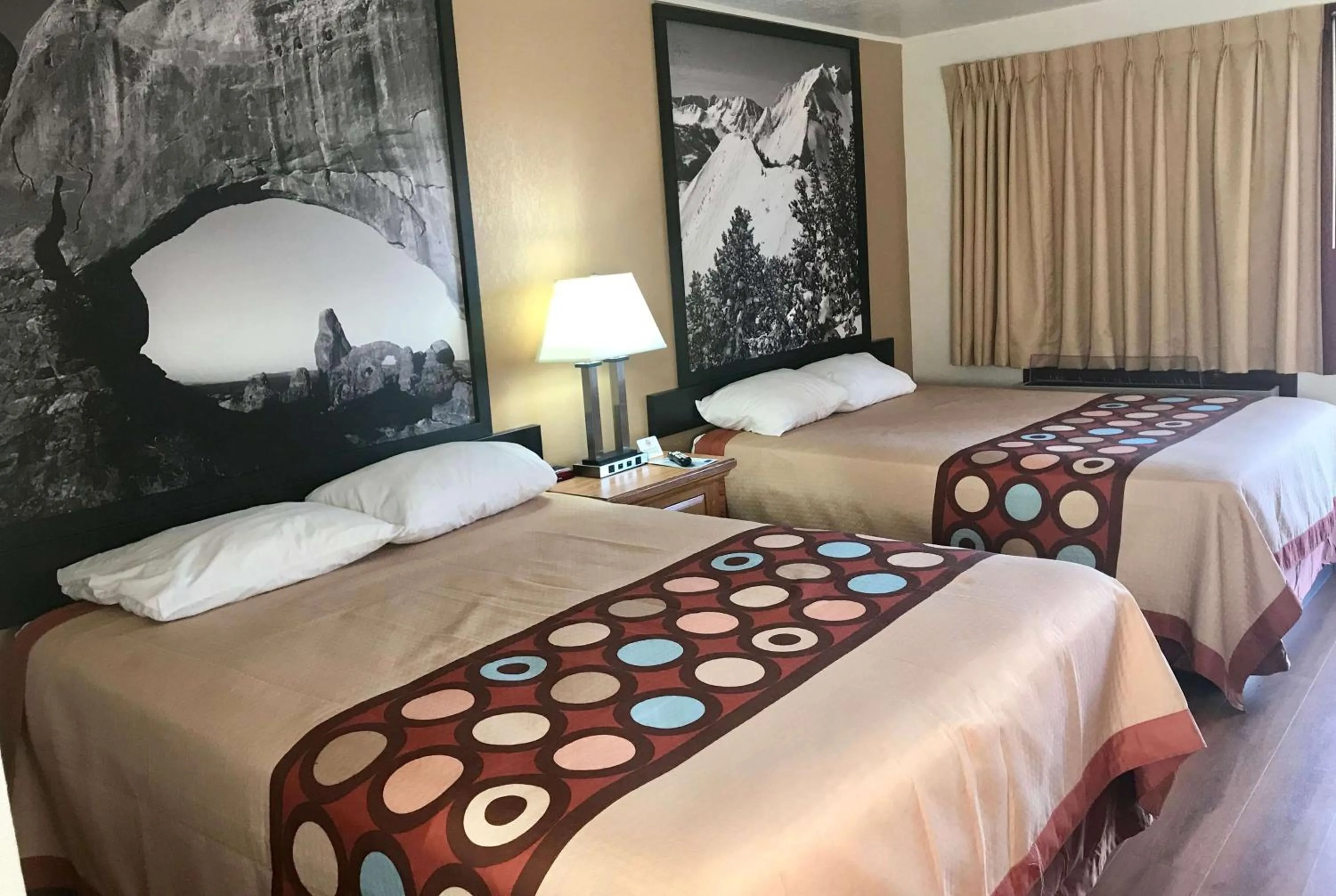 Photo of the whole room, Bed in Super 8 by Wyndham Evanston