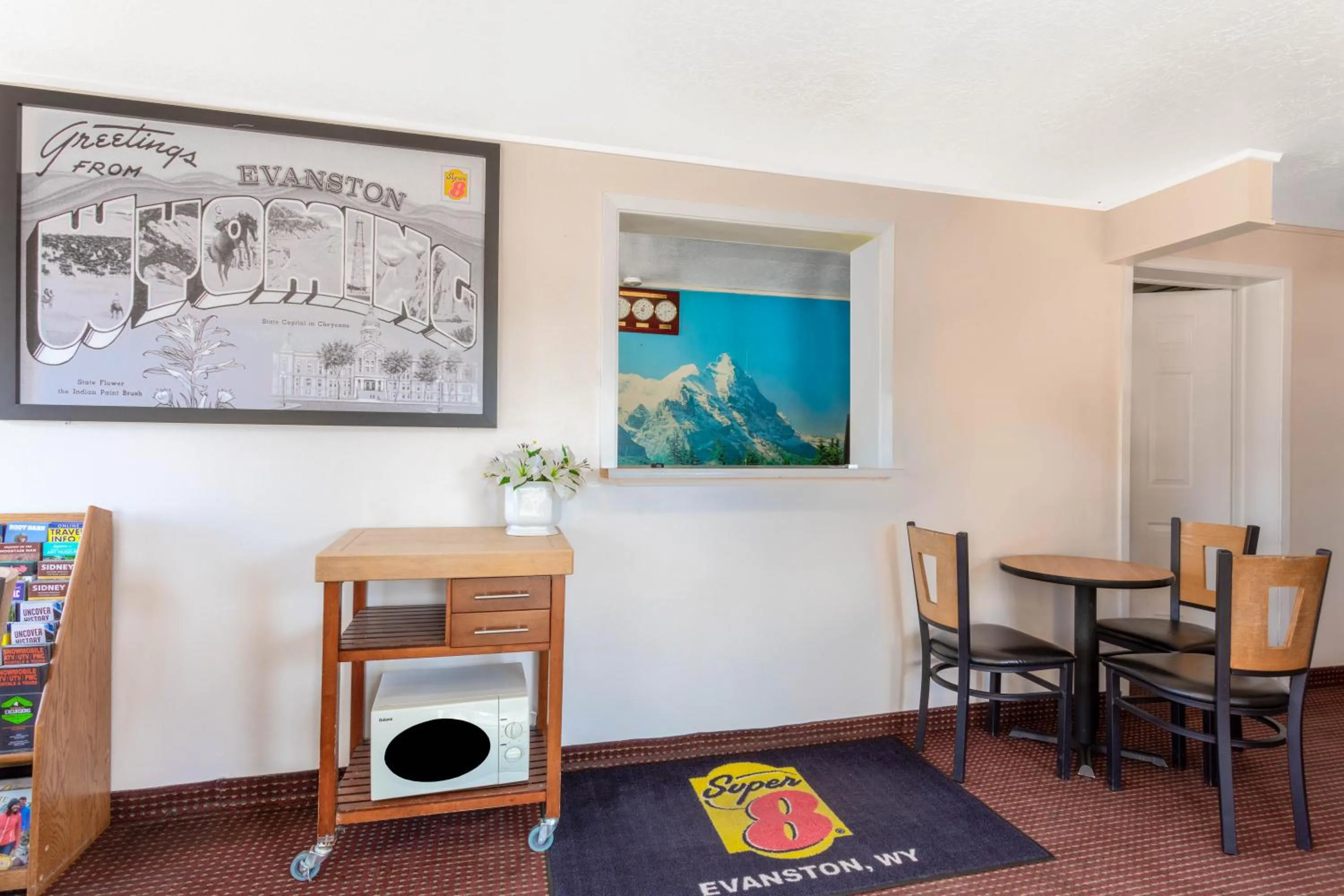 Lobby or reception in Super 8 by Wyndham Evanston