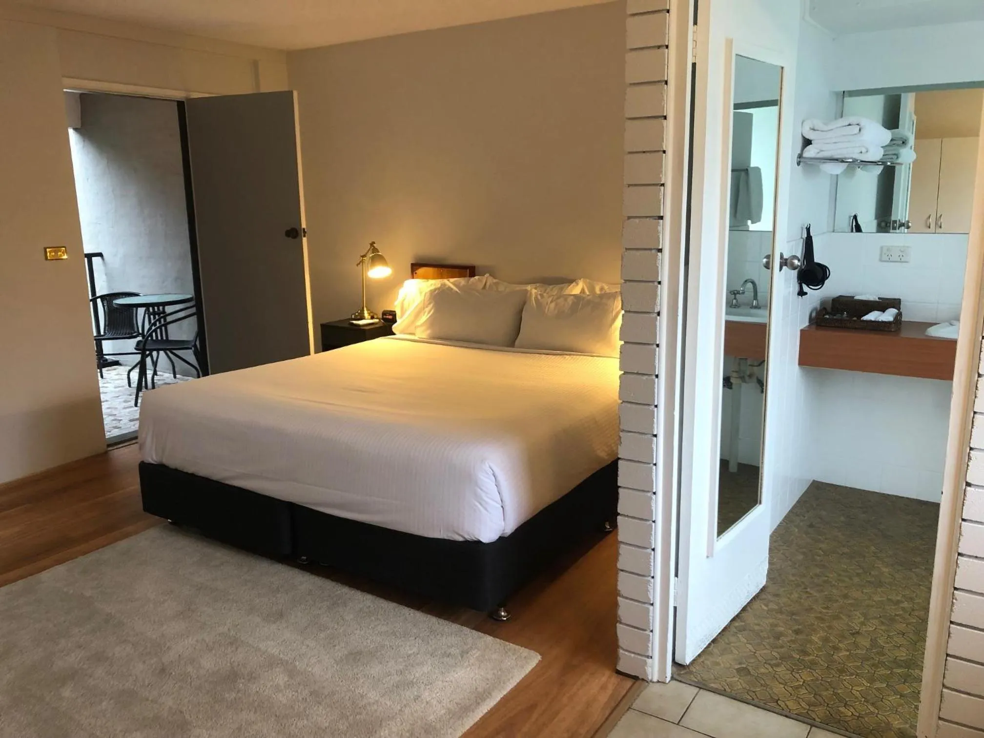 Photo of the whole room, Bed in Matador Motor Inn