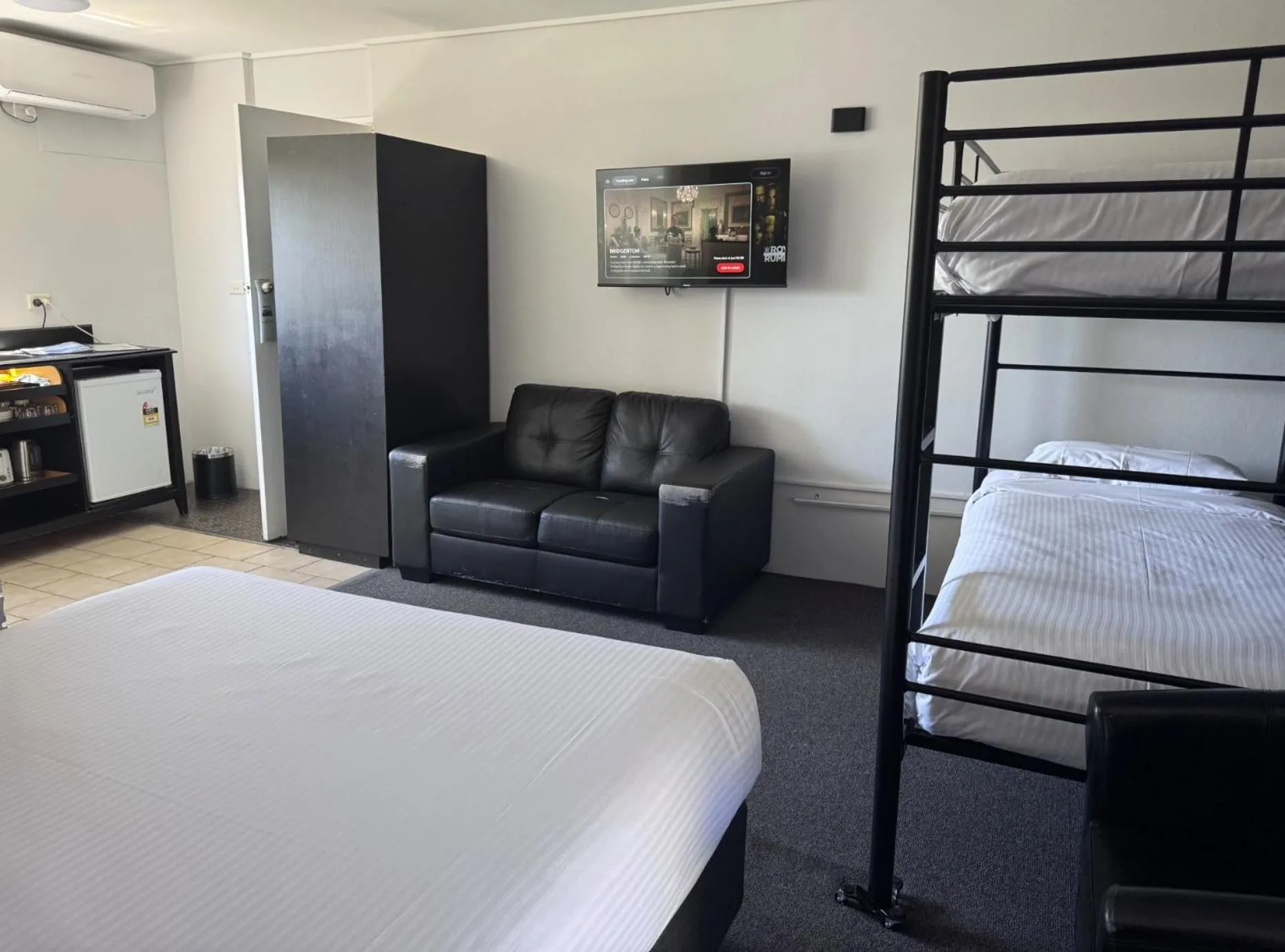 Photo of the whole room, Bed in Matador Motor Inn