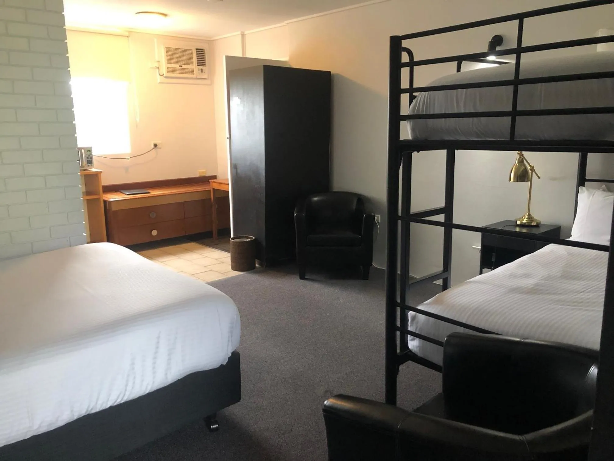 Photo of the whole room, Bed in Matador Motor Inn