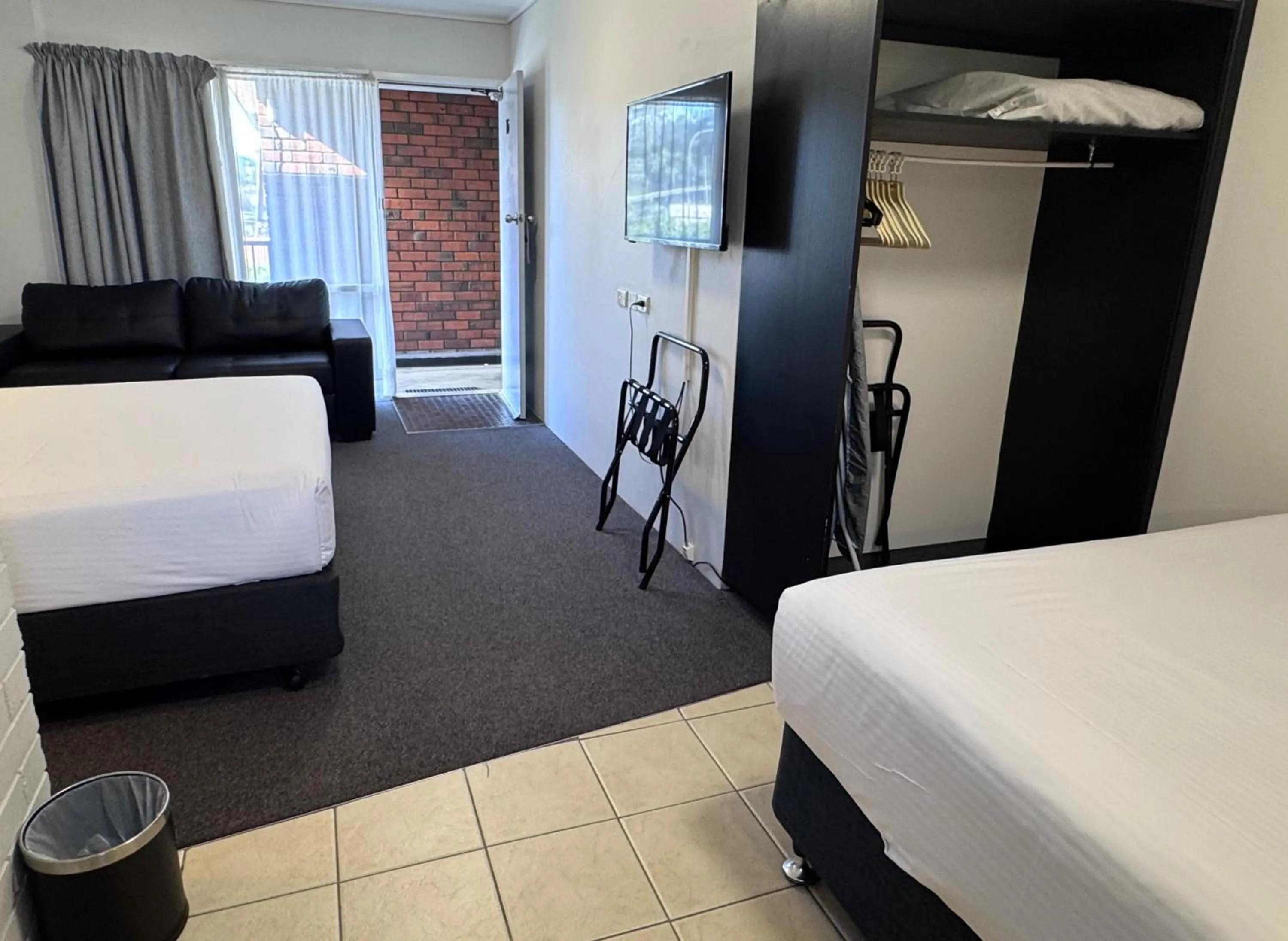 Photo of the whole room, Bed in Matador Motor Inn