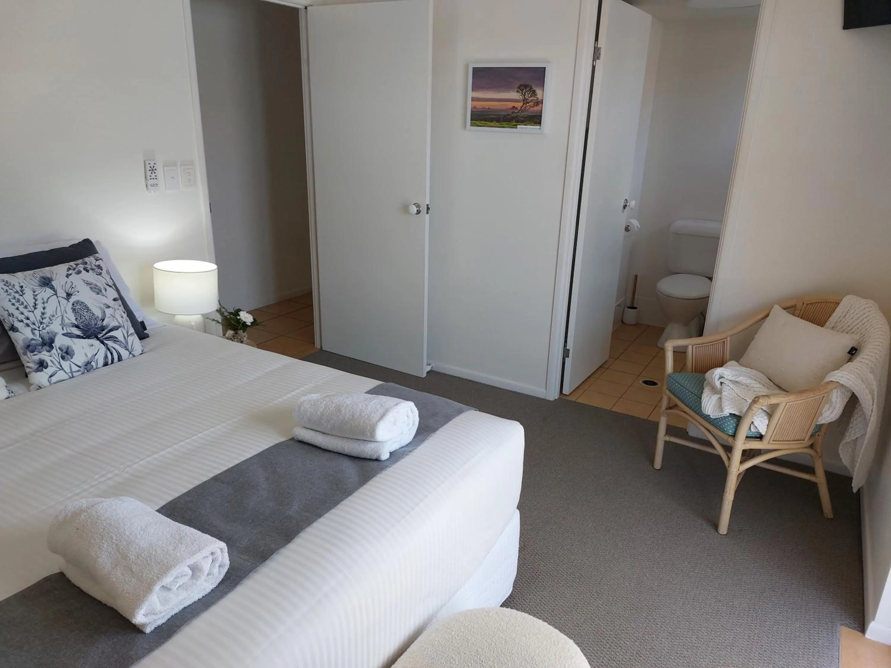 Bathroom, Bed in Sandy Shores Holiday Units