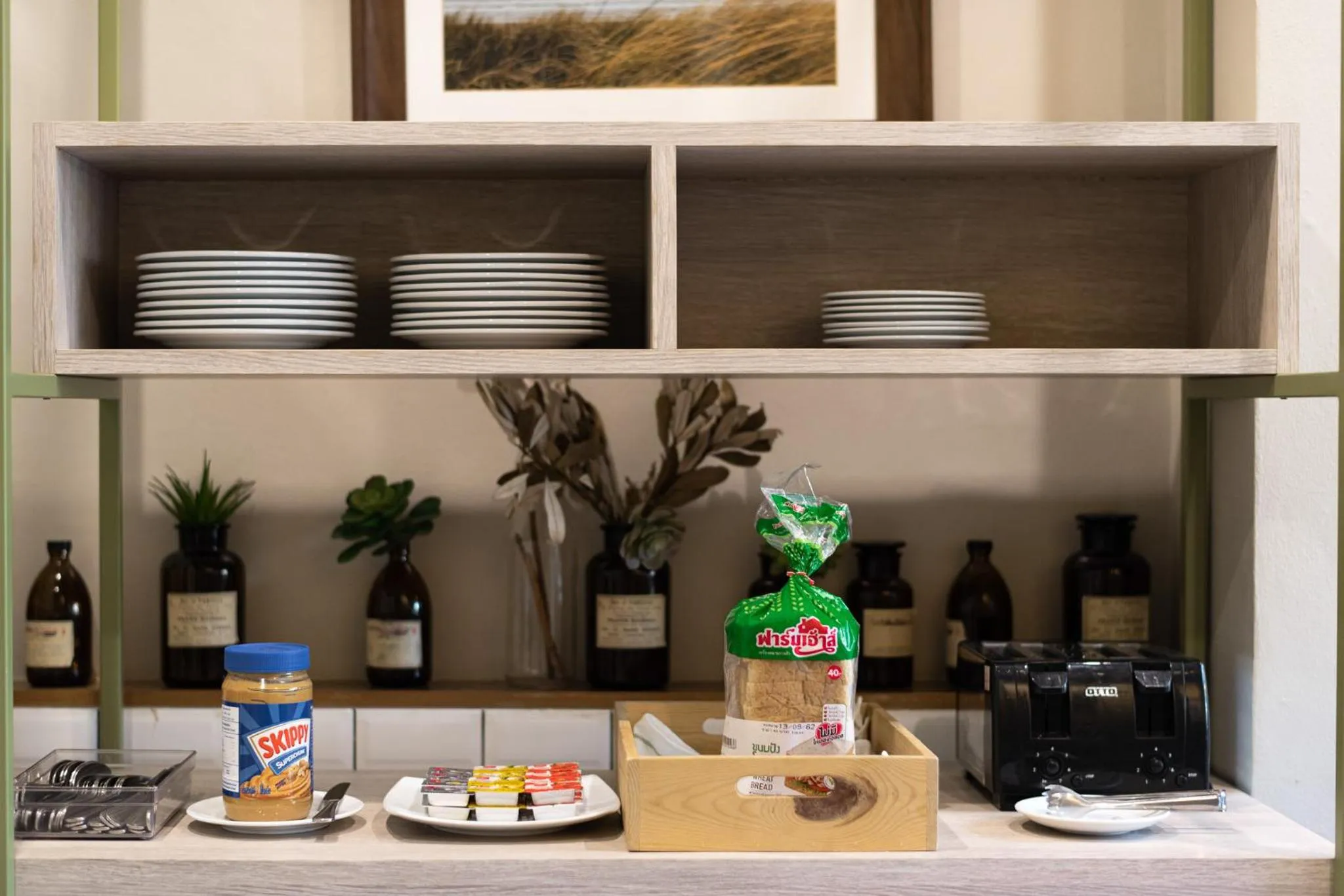 Food and drinks in Sugar Ohana Poshtel