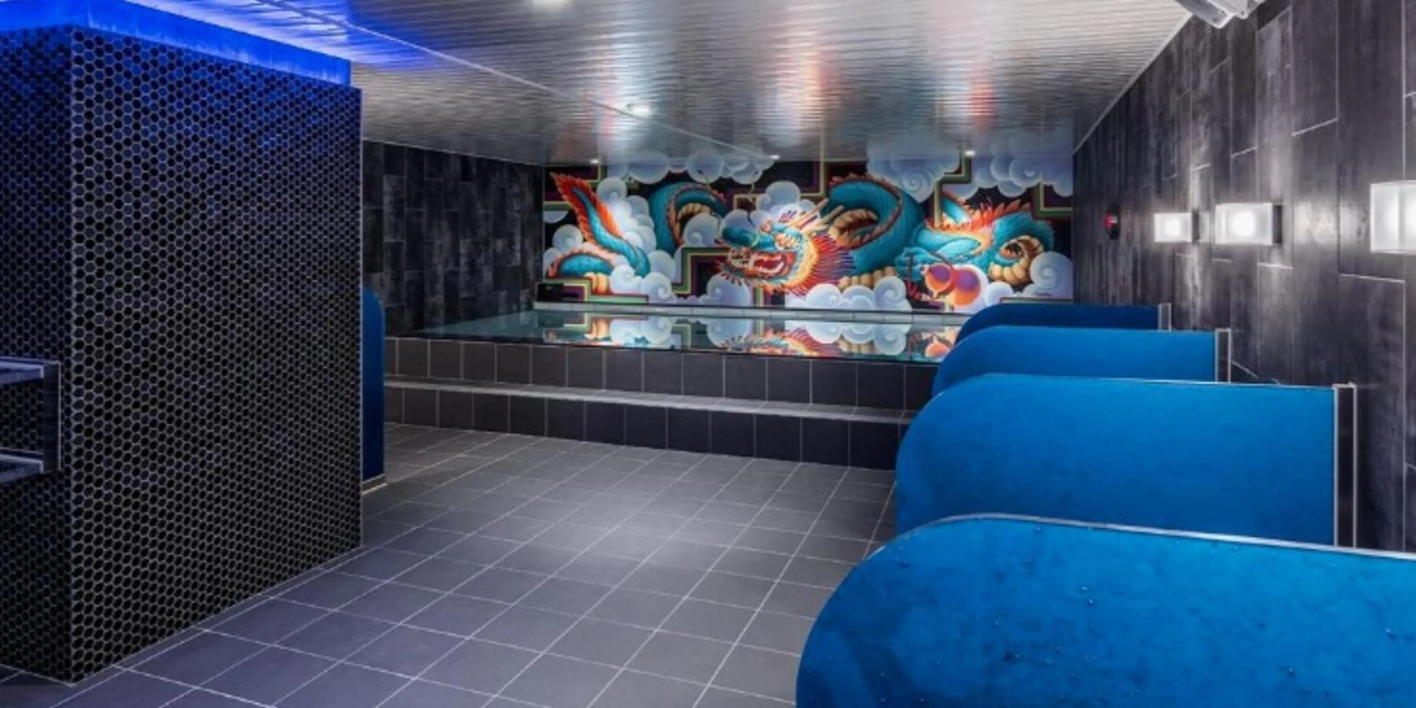 Public Bath in Hotel Plumm